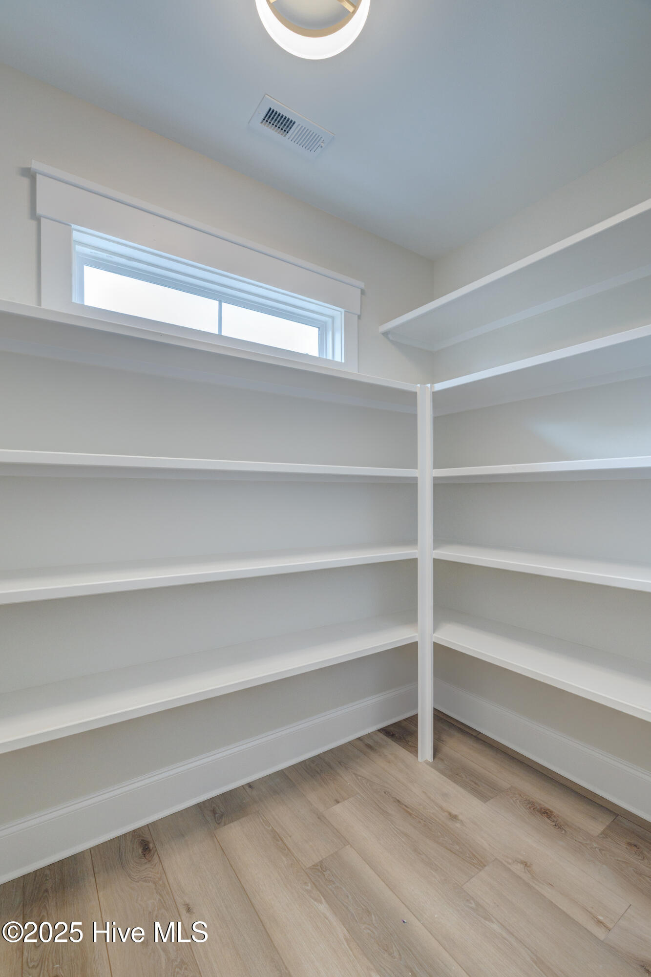 100526920 | Photo 14