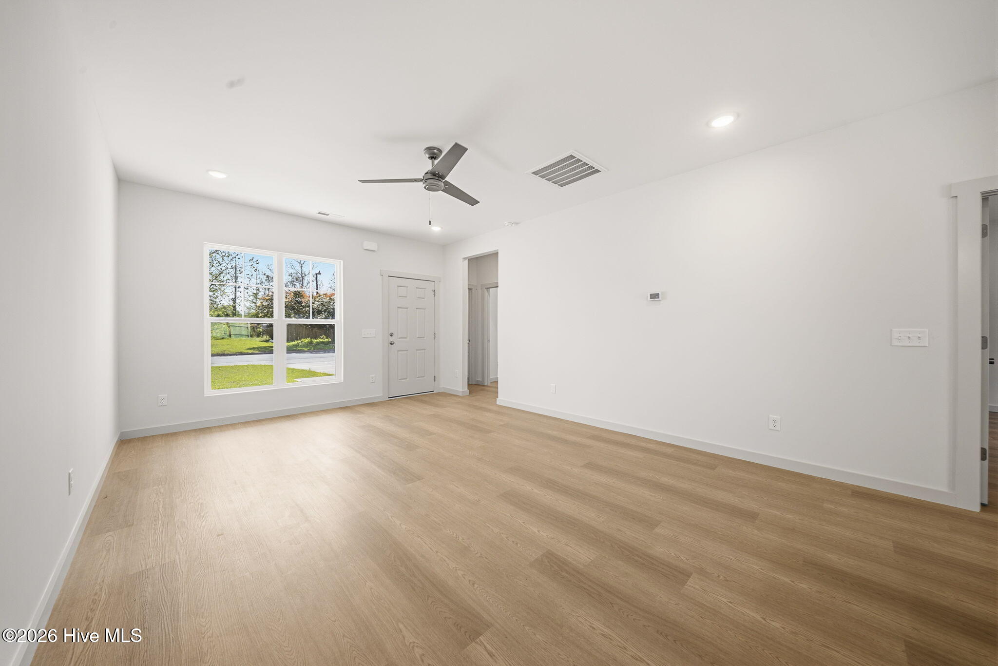 100562147 | Photo 34