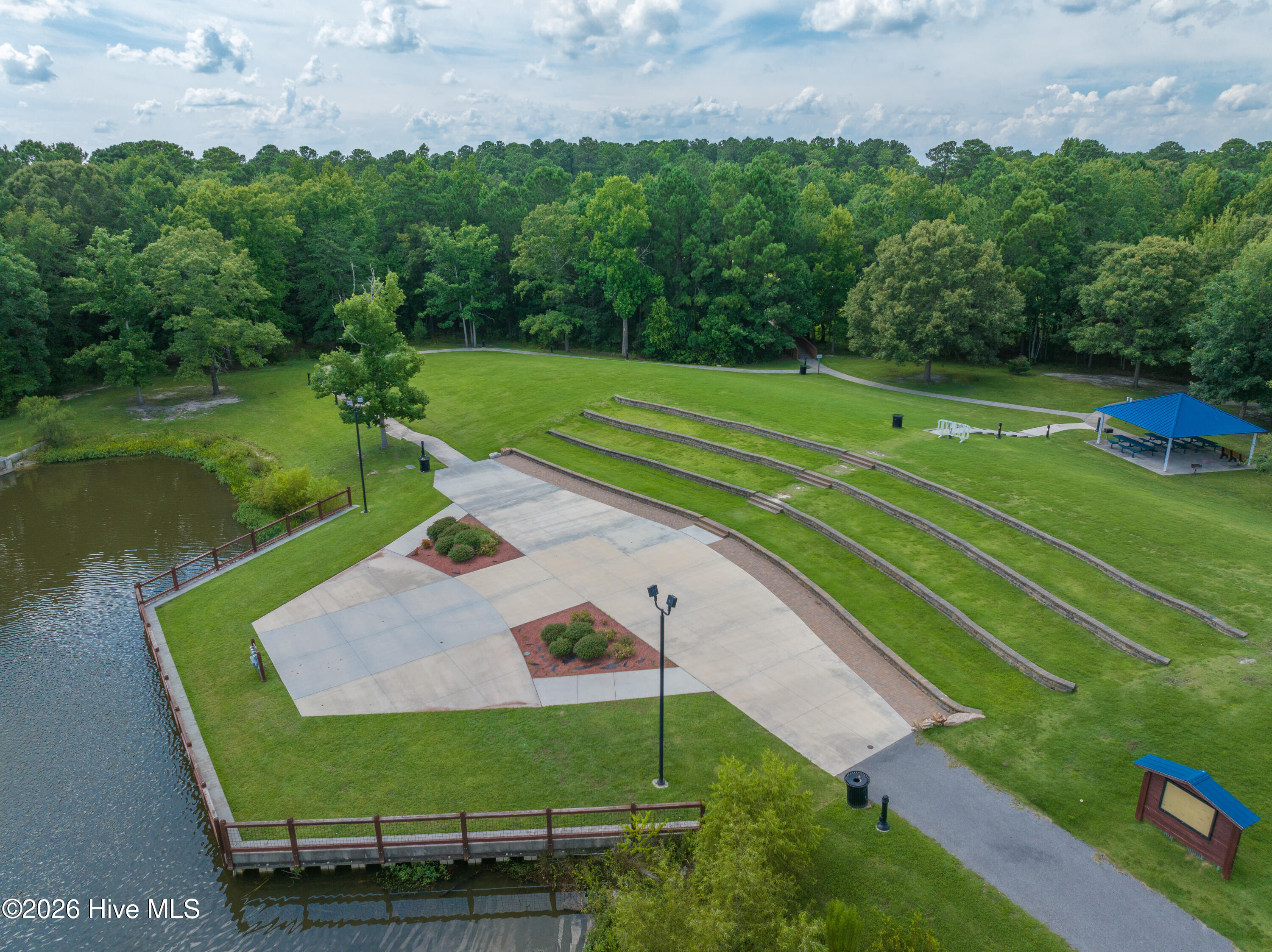 100560266 | Photo 40