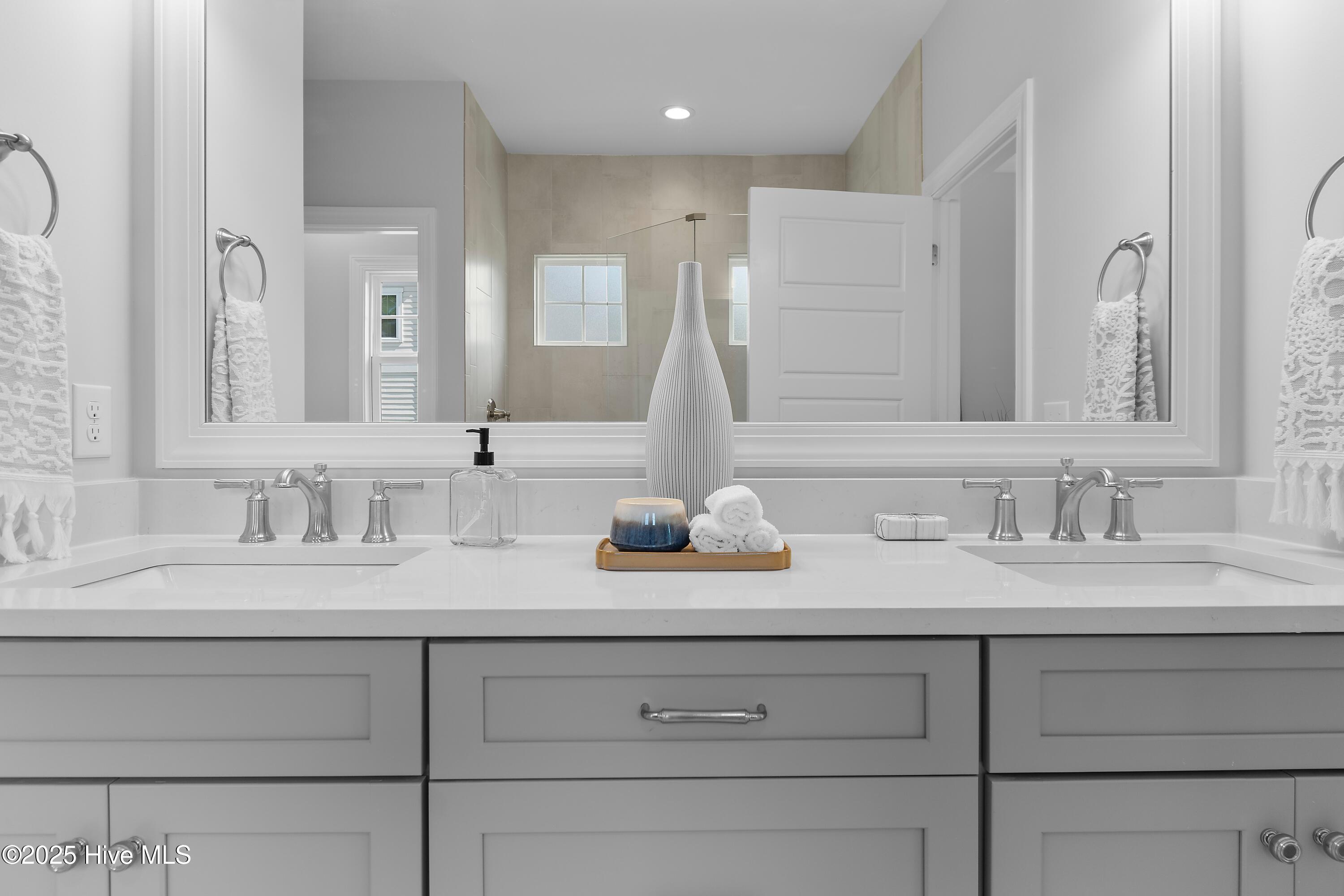 100475755 | Photo 30