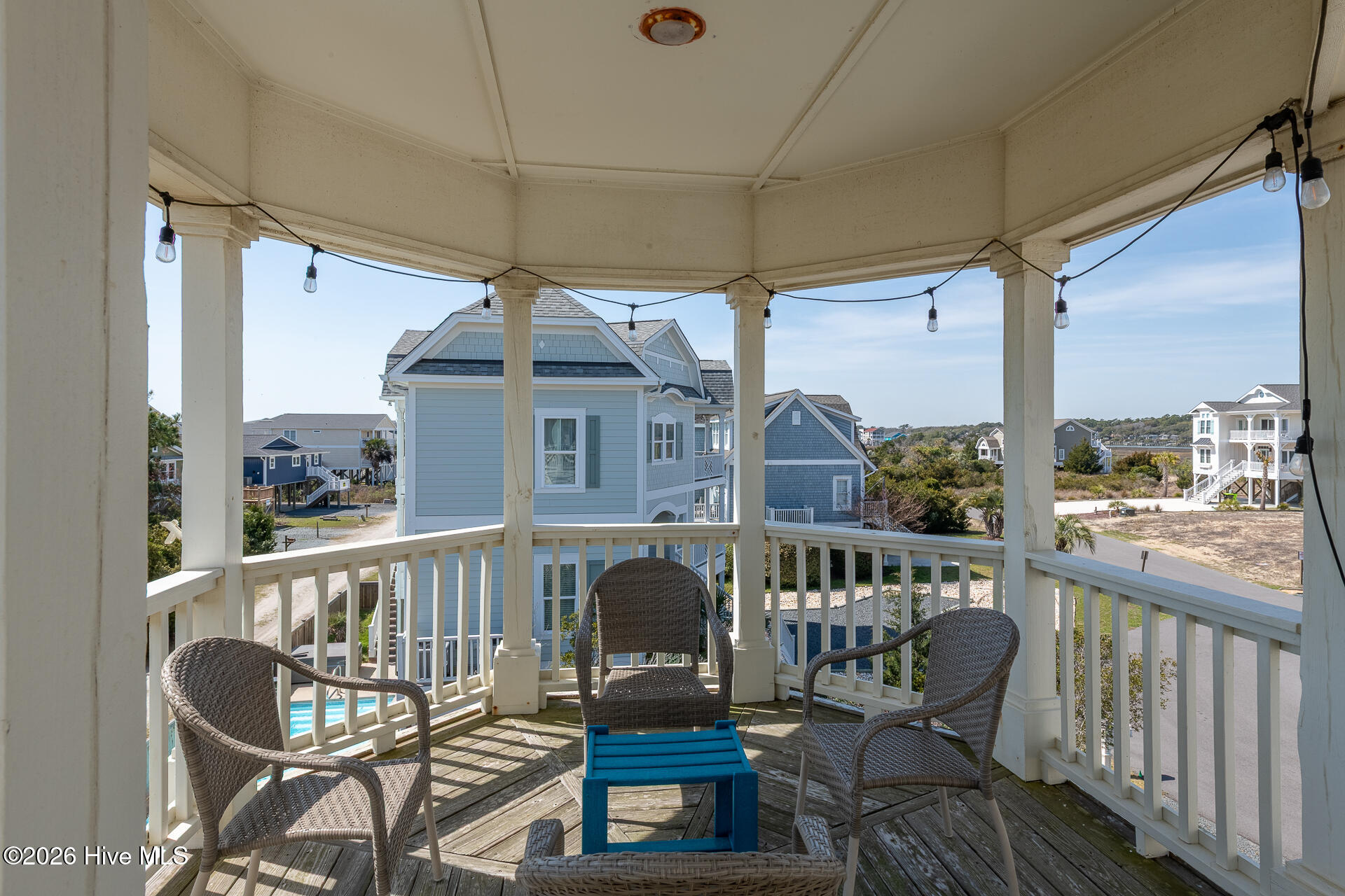 100562037 | Photo 58