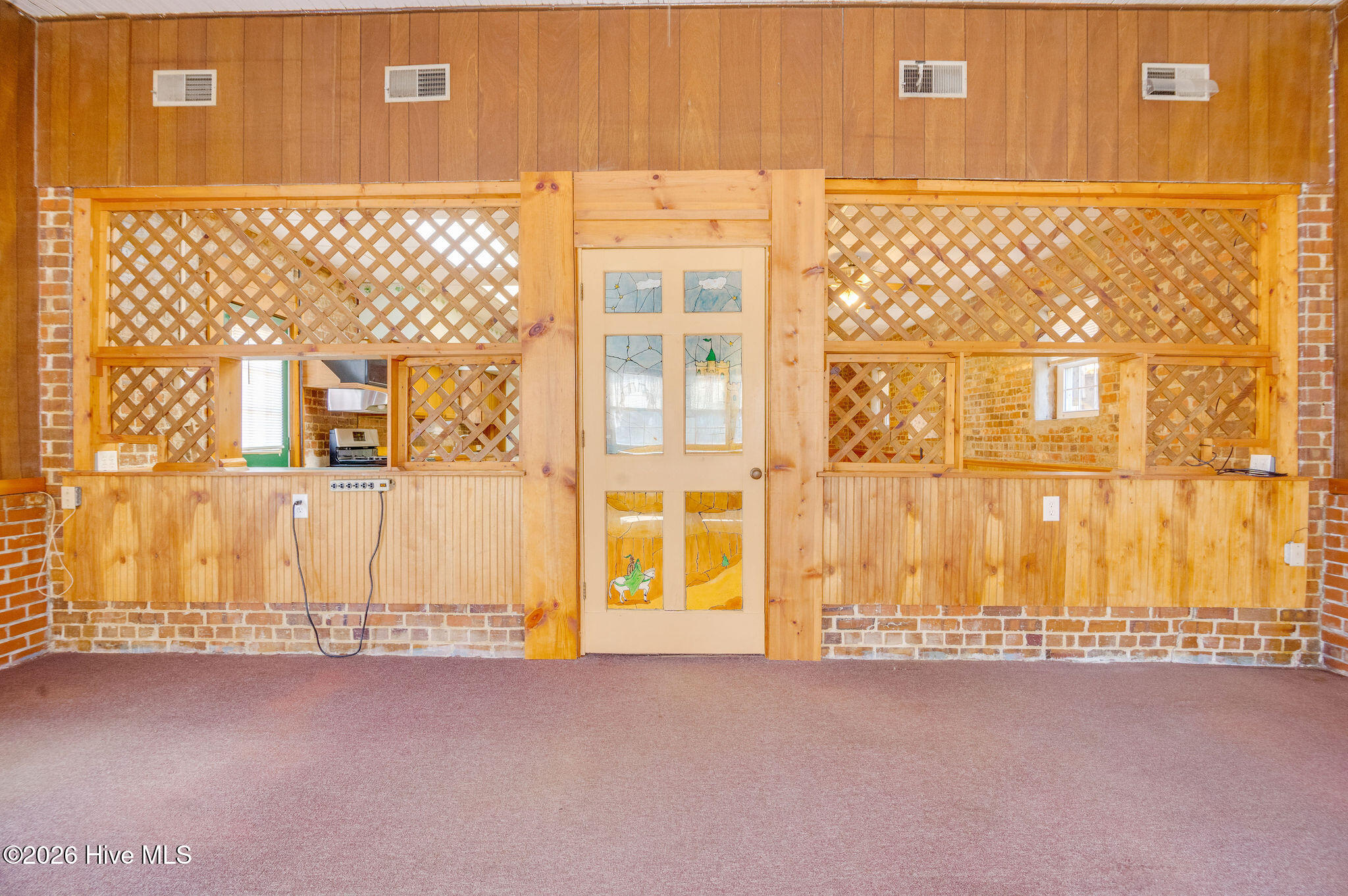 100561889 | Photo 56