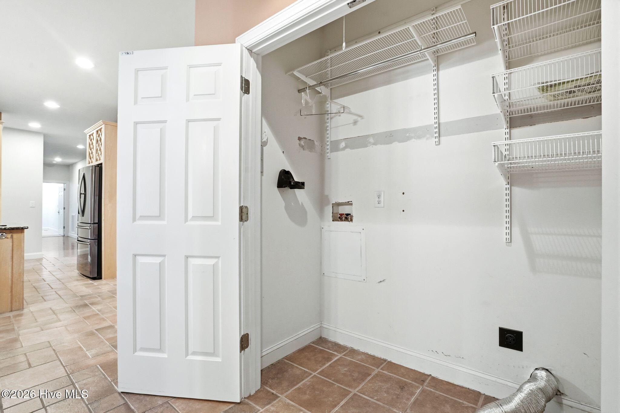 100563594 | Photo 44