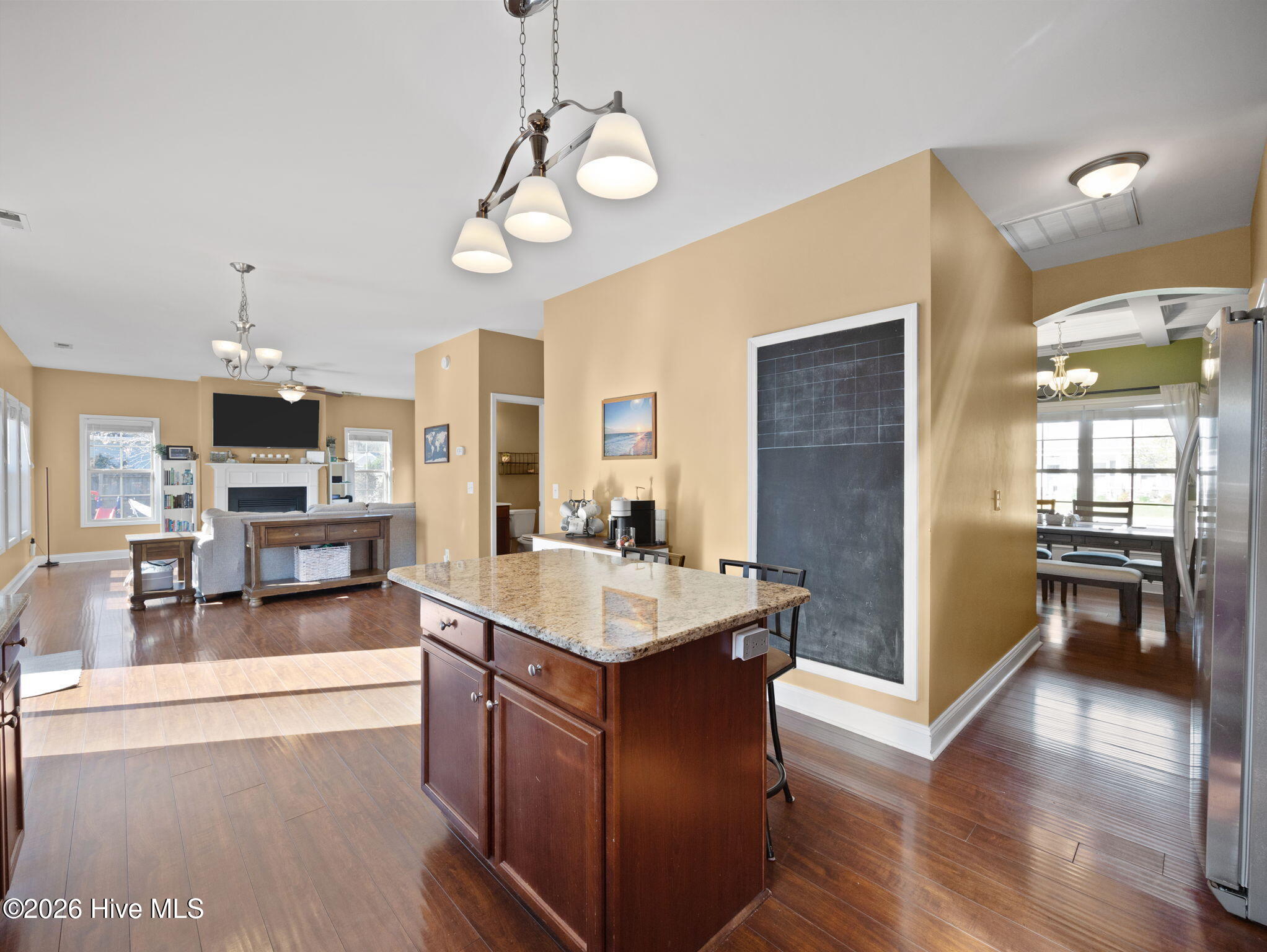 100565873 | Photo 13