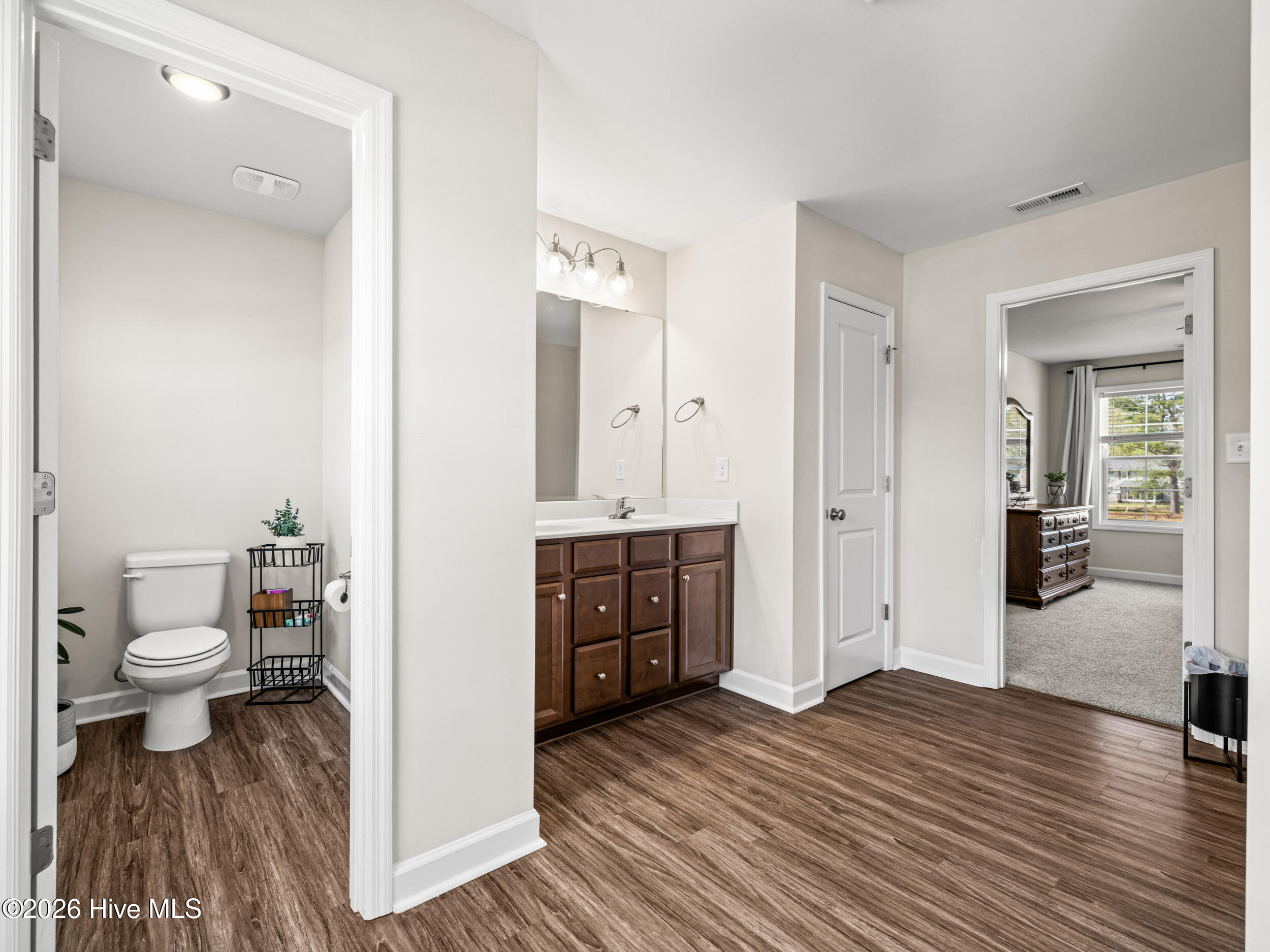 100565211 | Photo 40