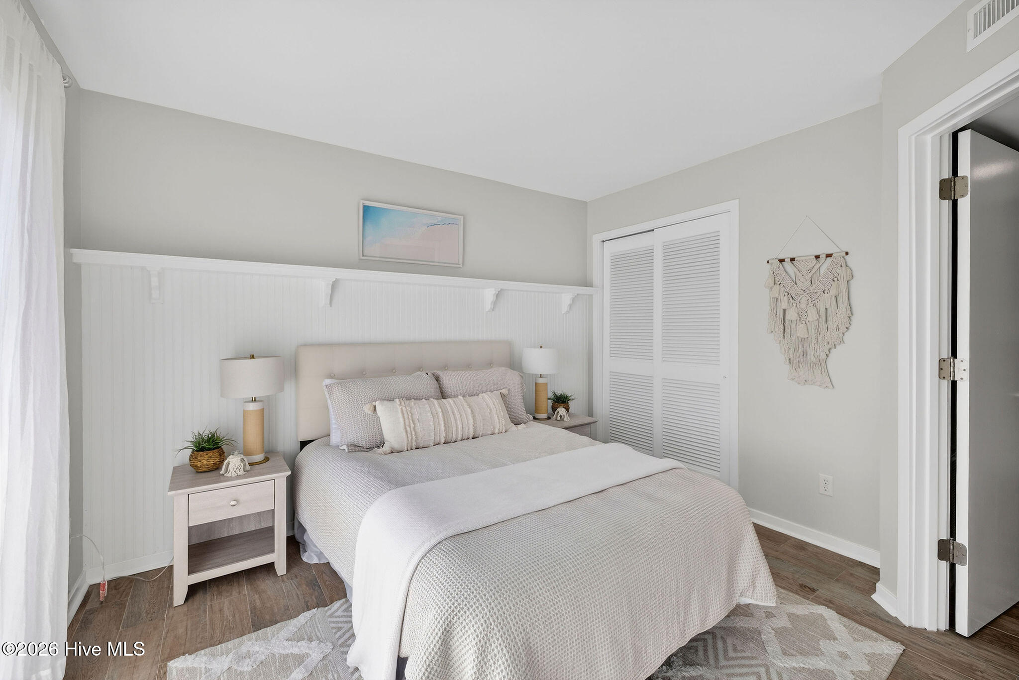 100554863 | Photo 22