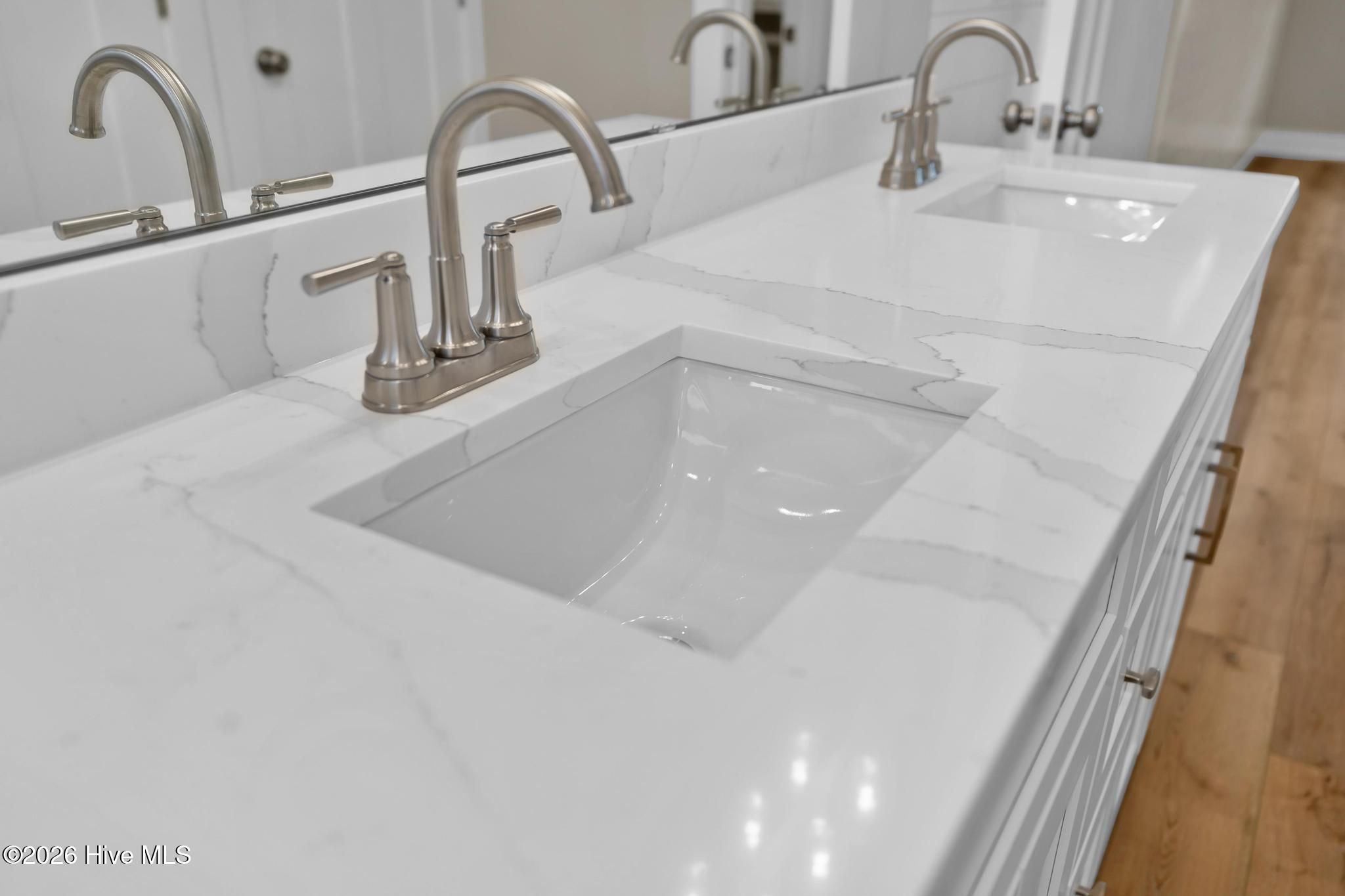 100549638 | Photo 21