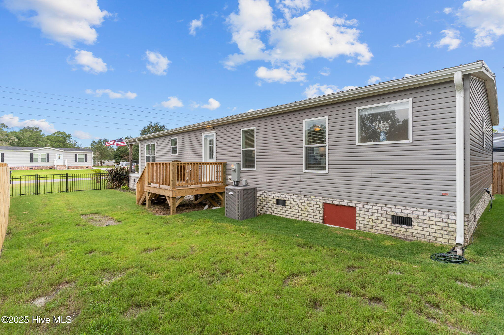 100530001 | Photo 37