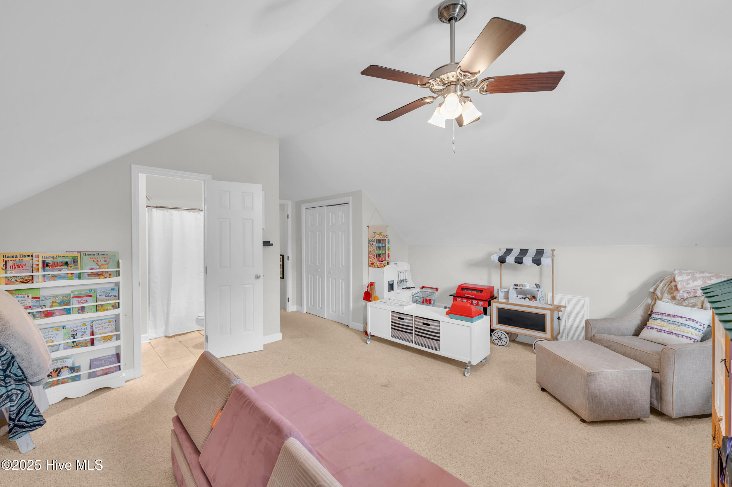 100536270 | Photo 24