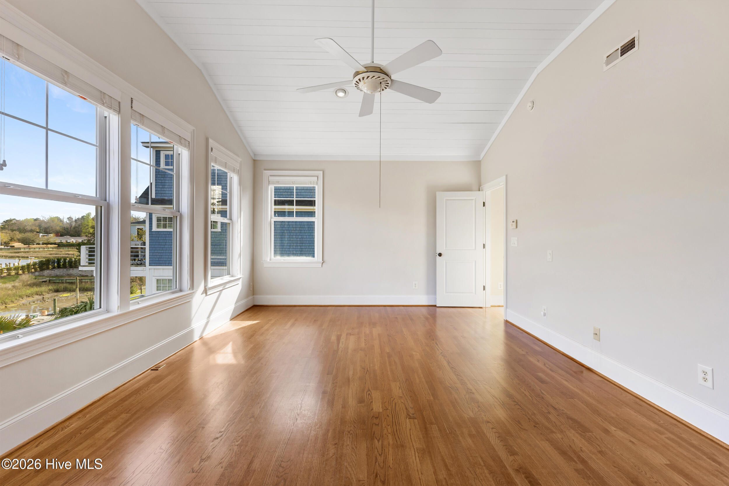 100561690 | Photo 31