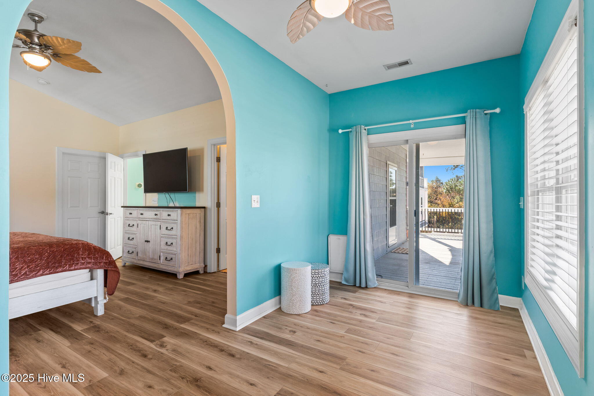 100542158 | Photo 50