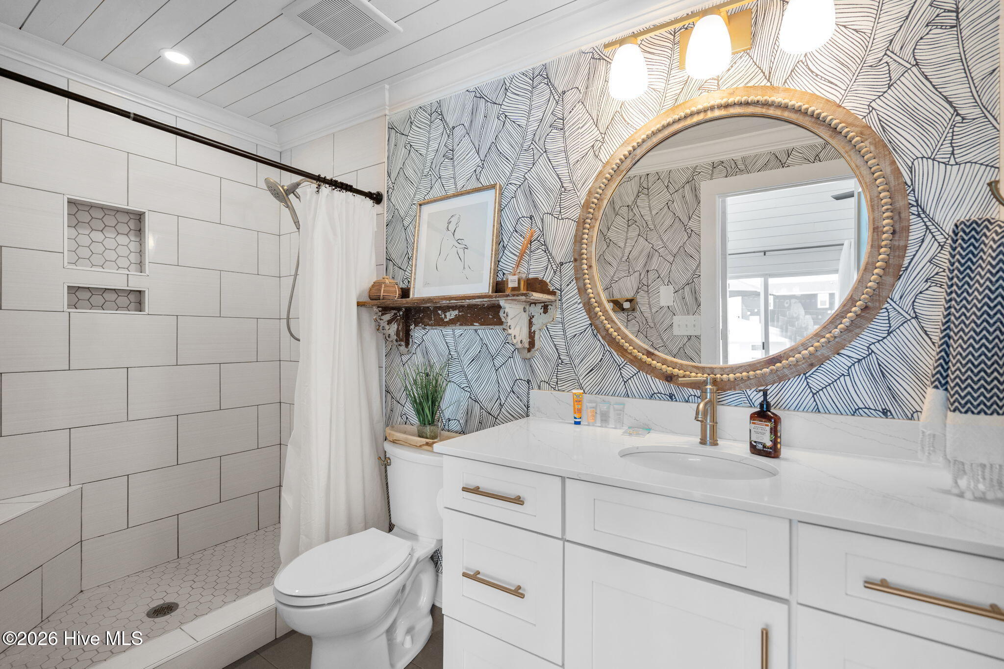 100560357 | Photo 44