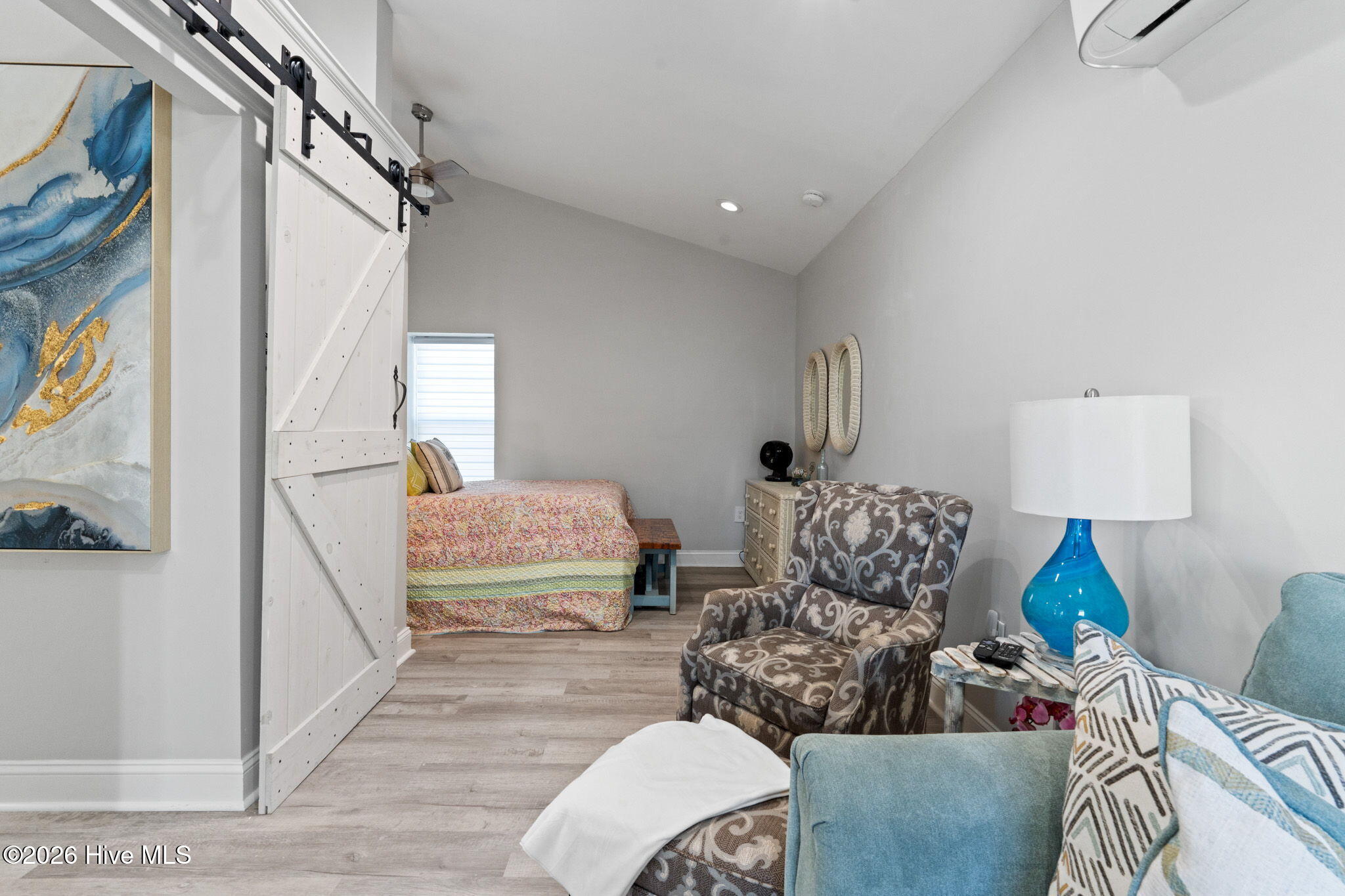 100564340 | Photo 38