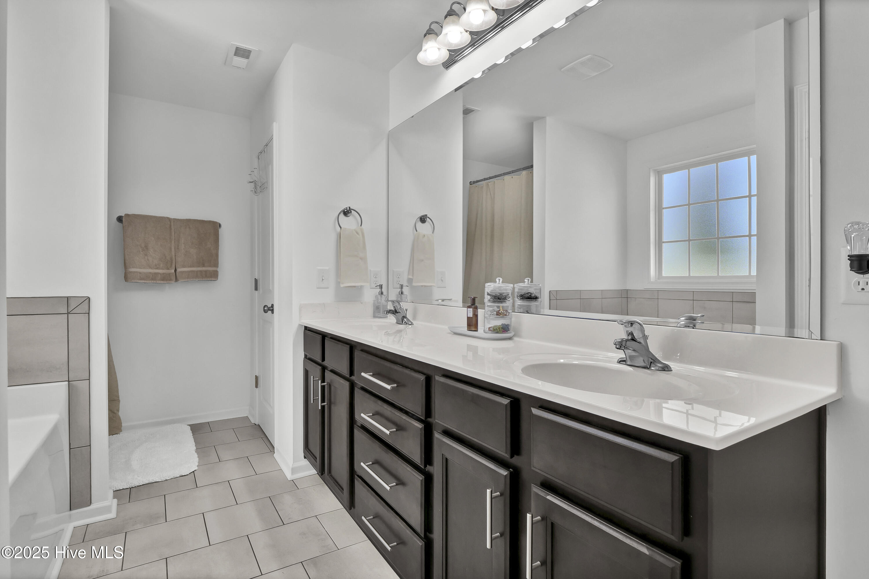 100537920 | Photo 22