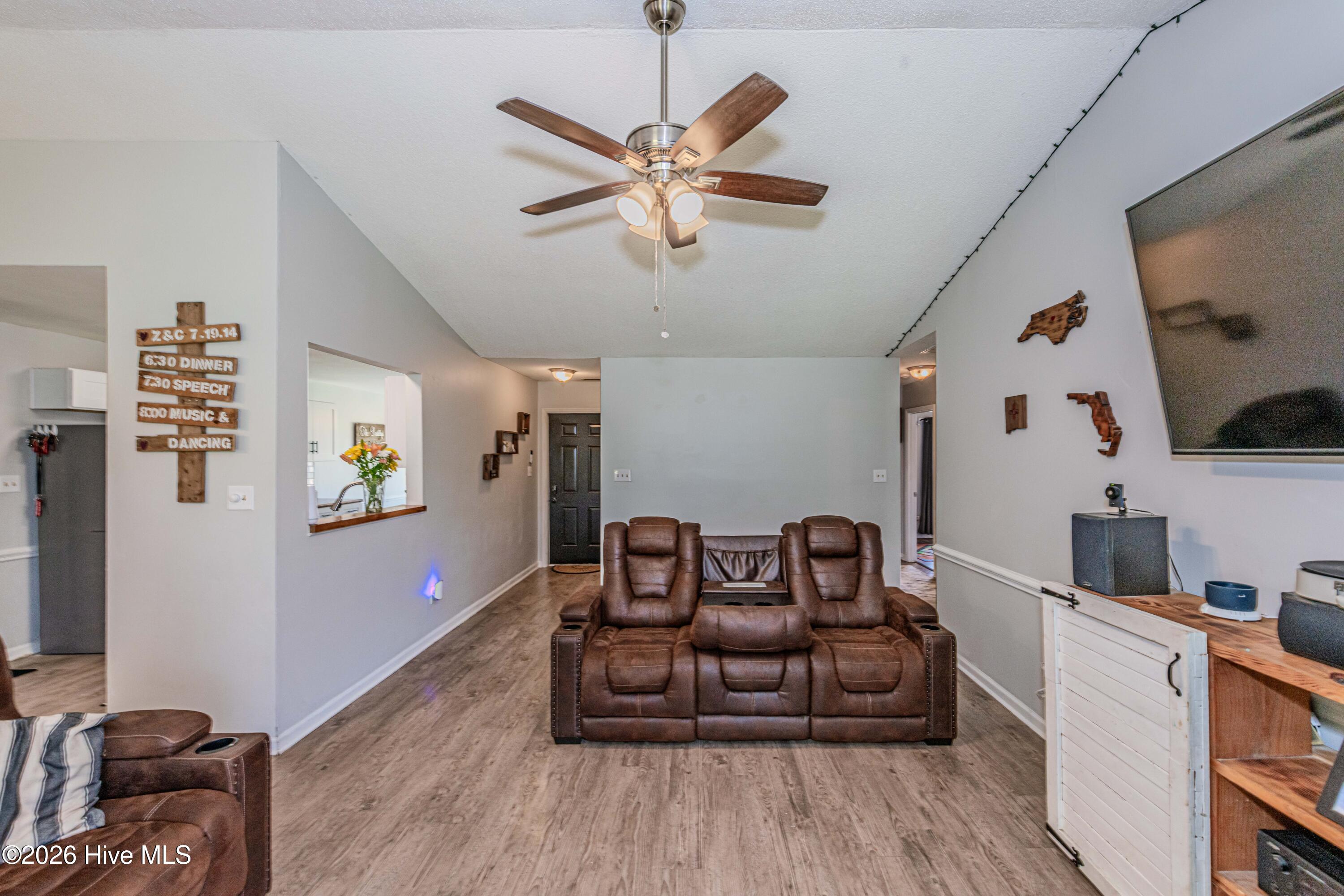 100569074 | Photo 13