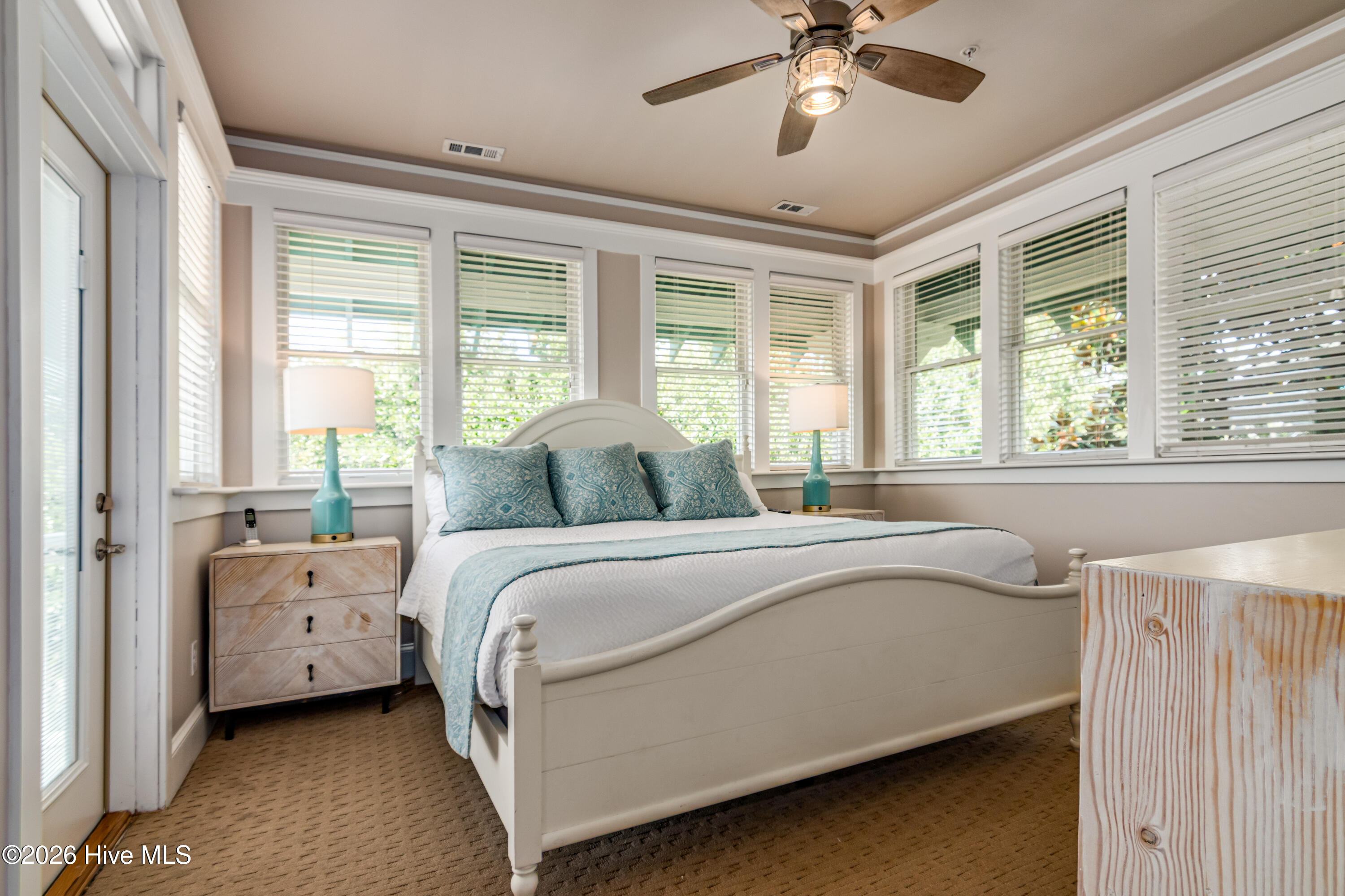 100565822 | Photo 37