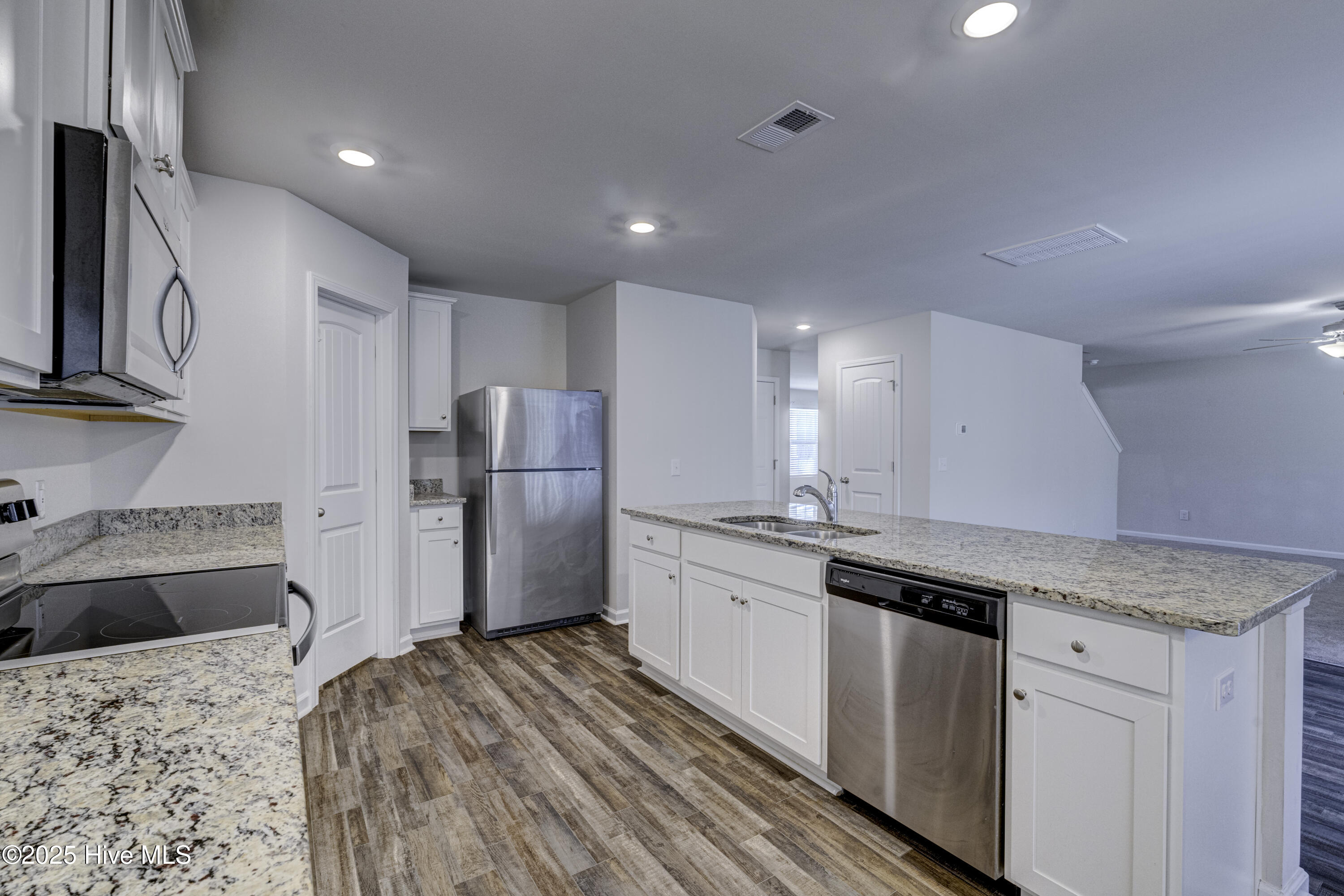 100528230 | Photo 22