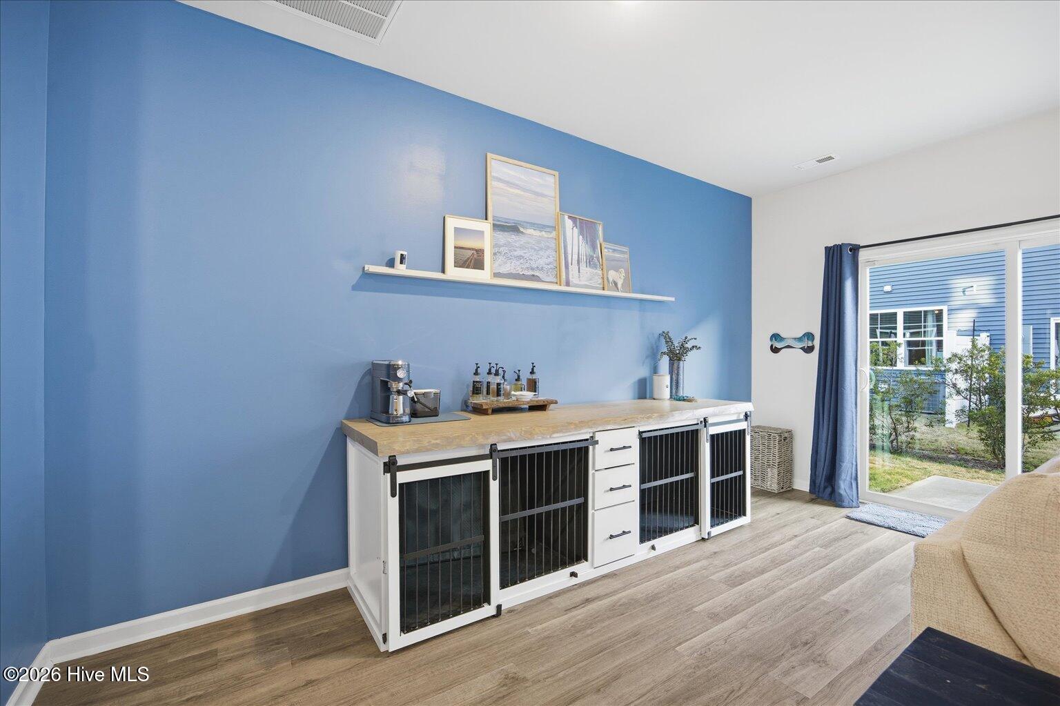 100548049 | Photo 13