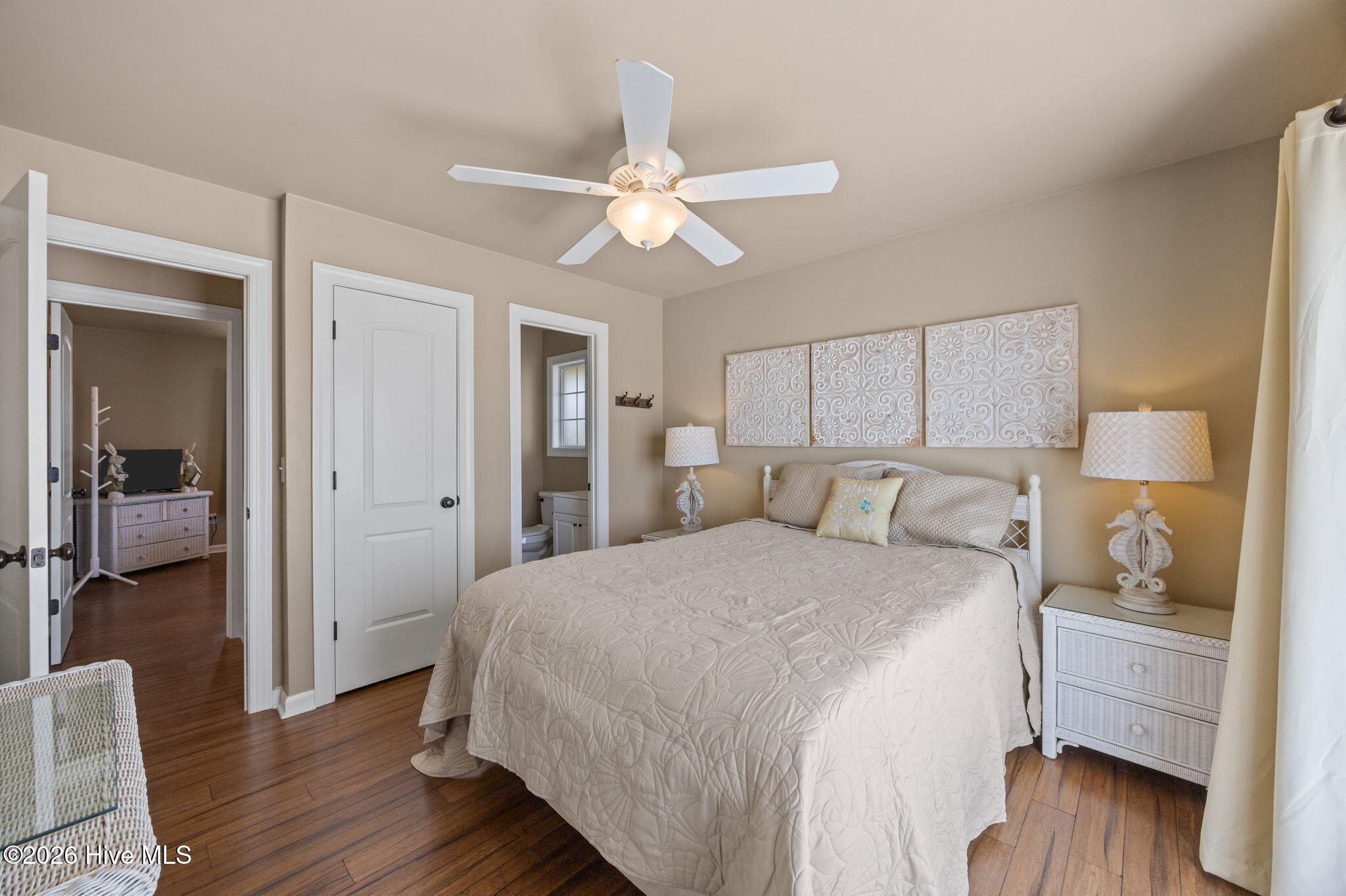 100559342 | Photo 30