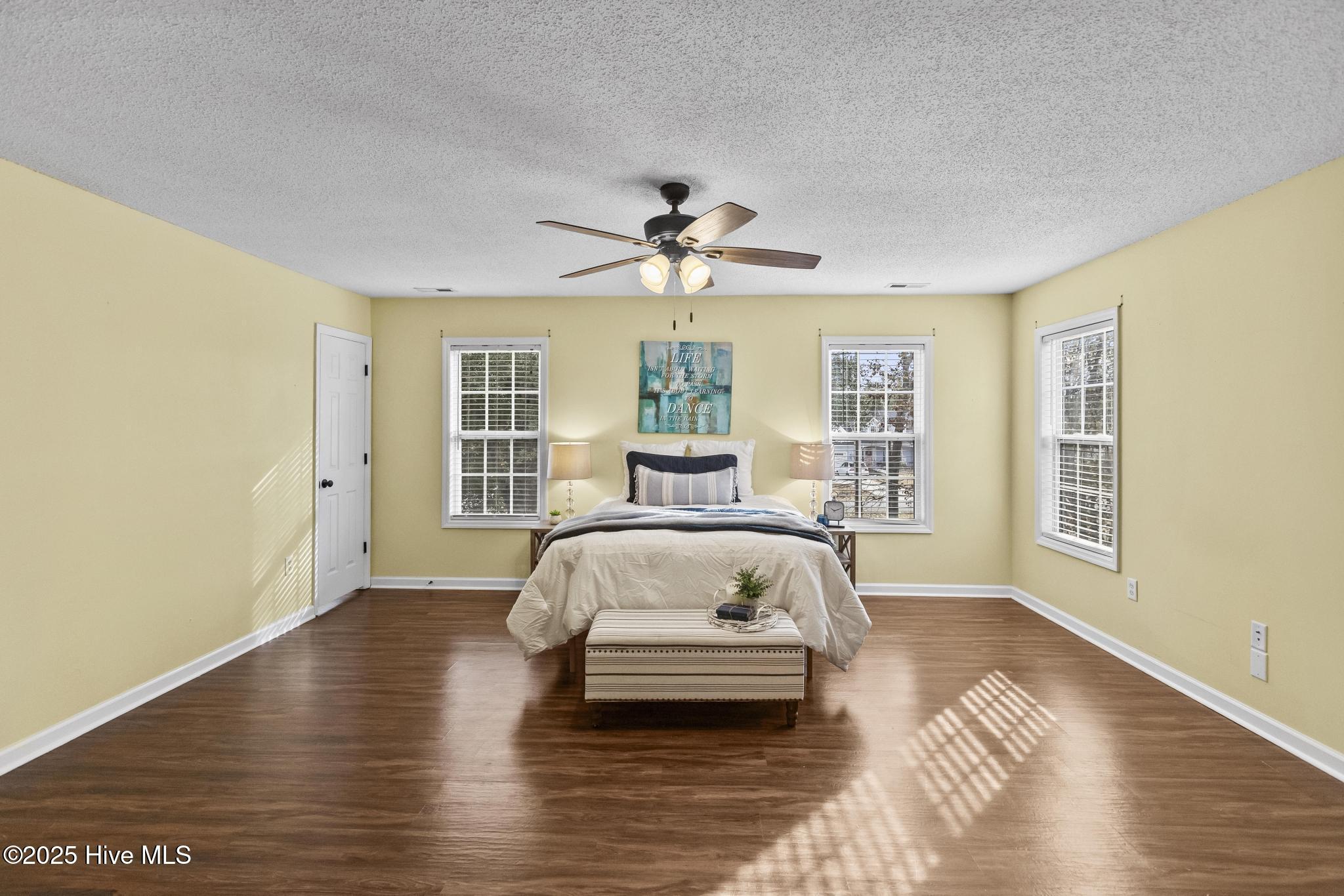 100546183 | Photo 37