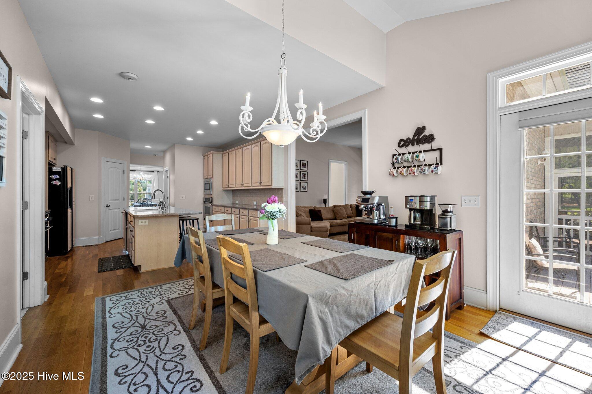 100516018 | Photo 17