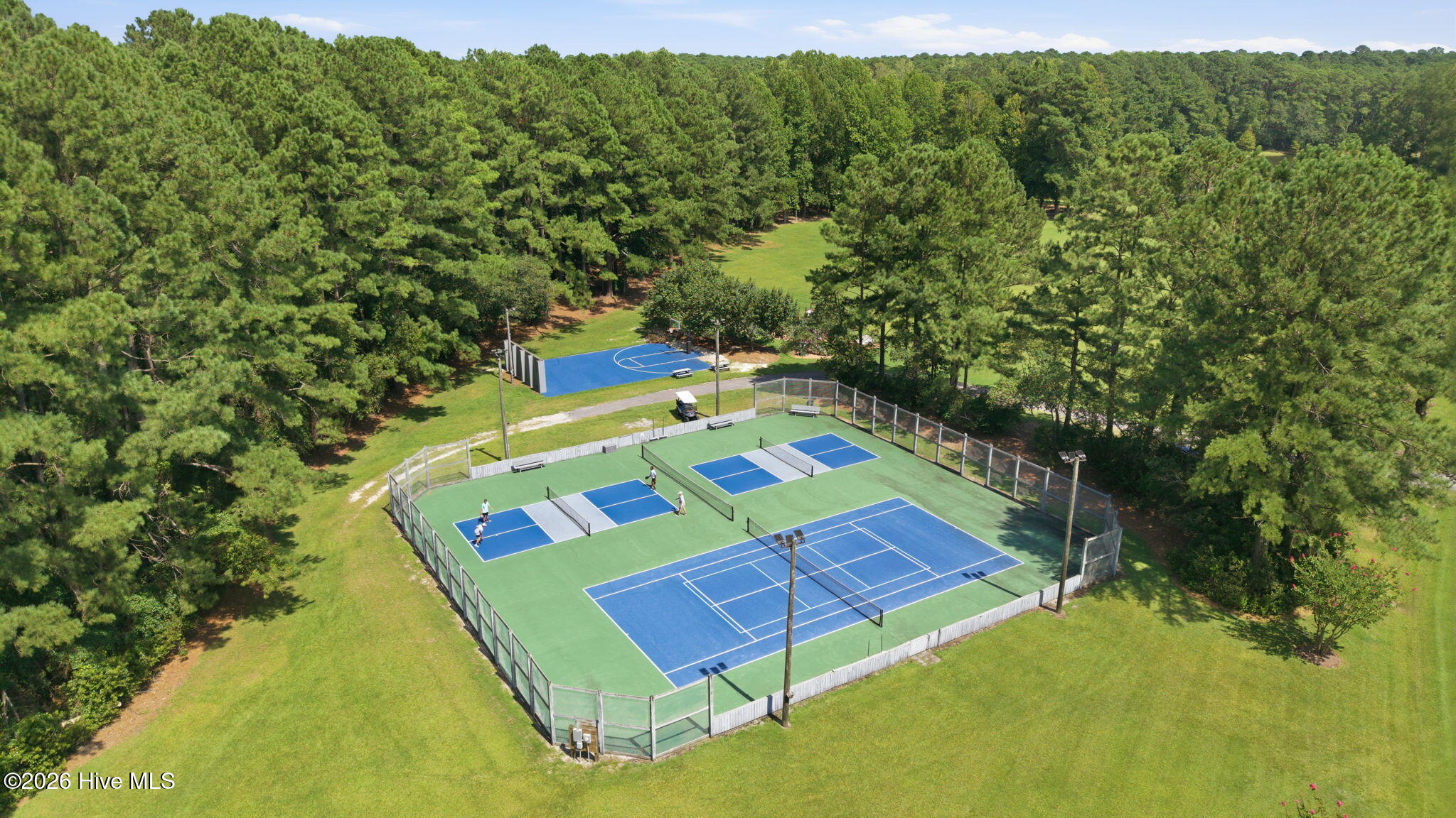 AMENITIES:PICKLEBALL AND TENNIS COURTS
