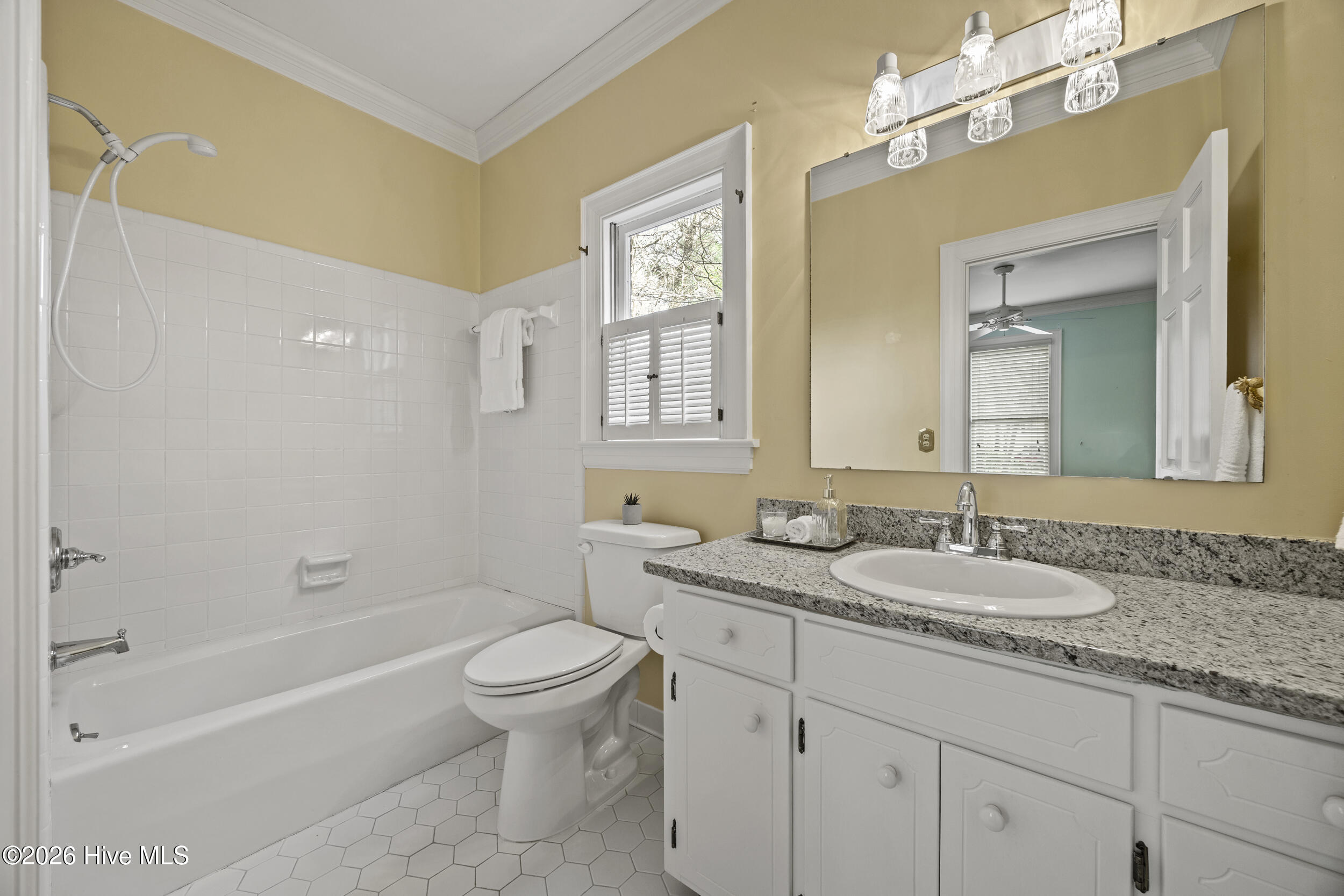 100560704 | Photo 34