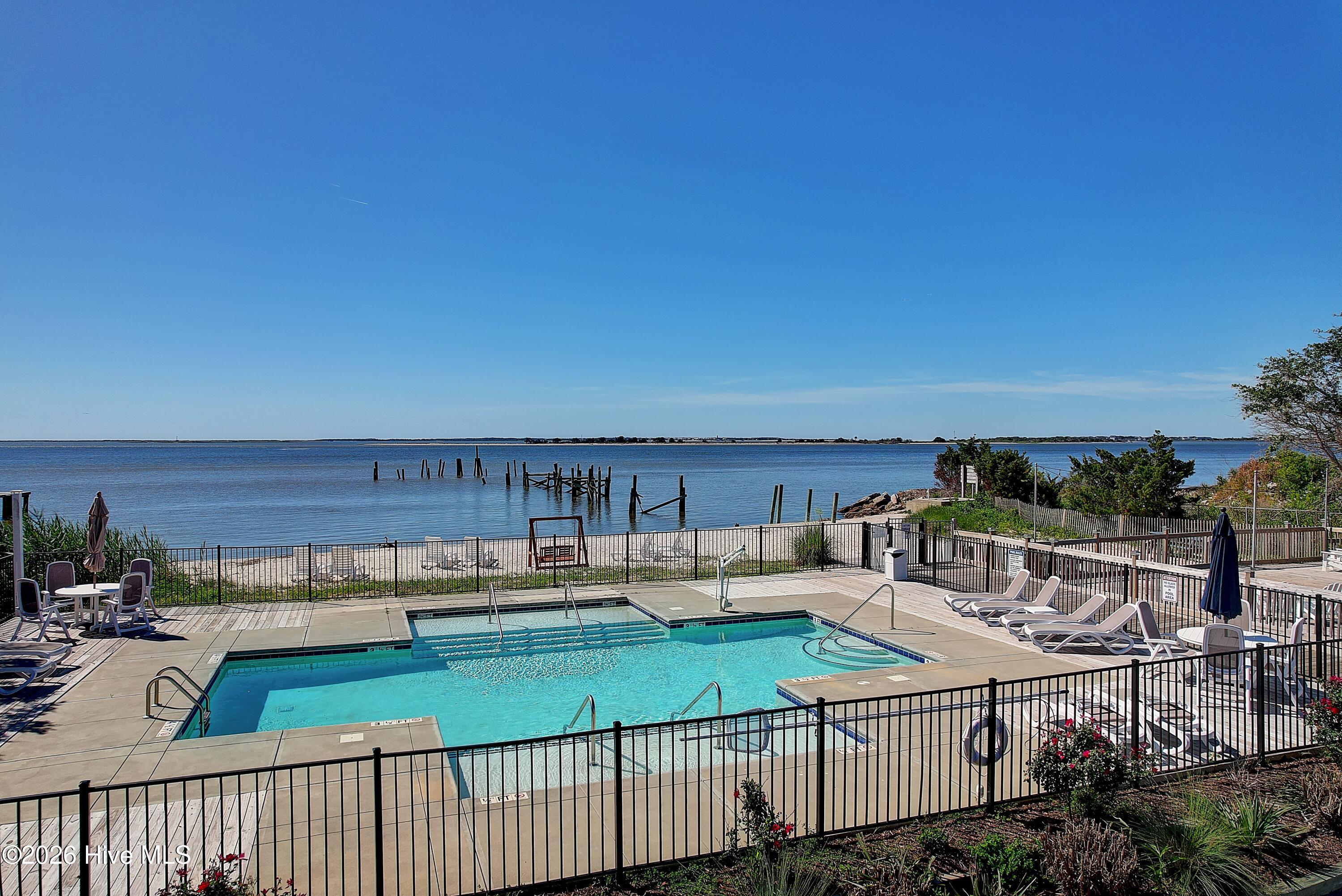 100561663 | Photo 16