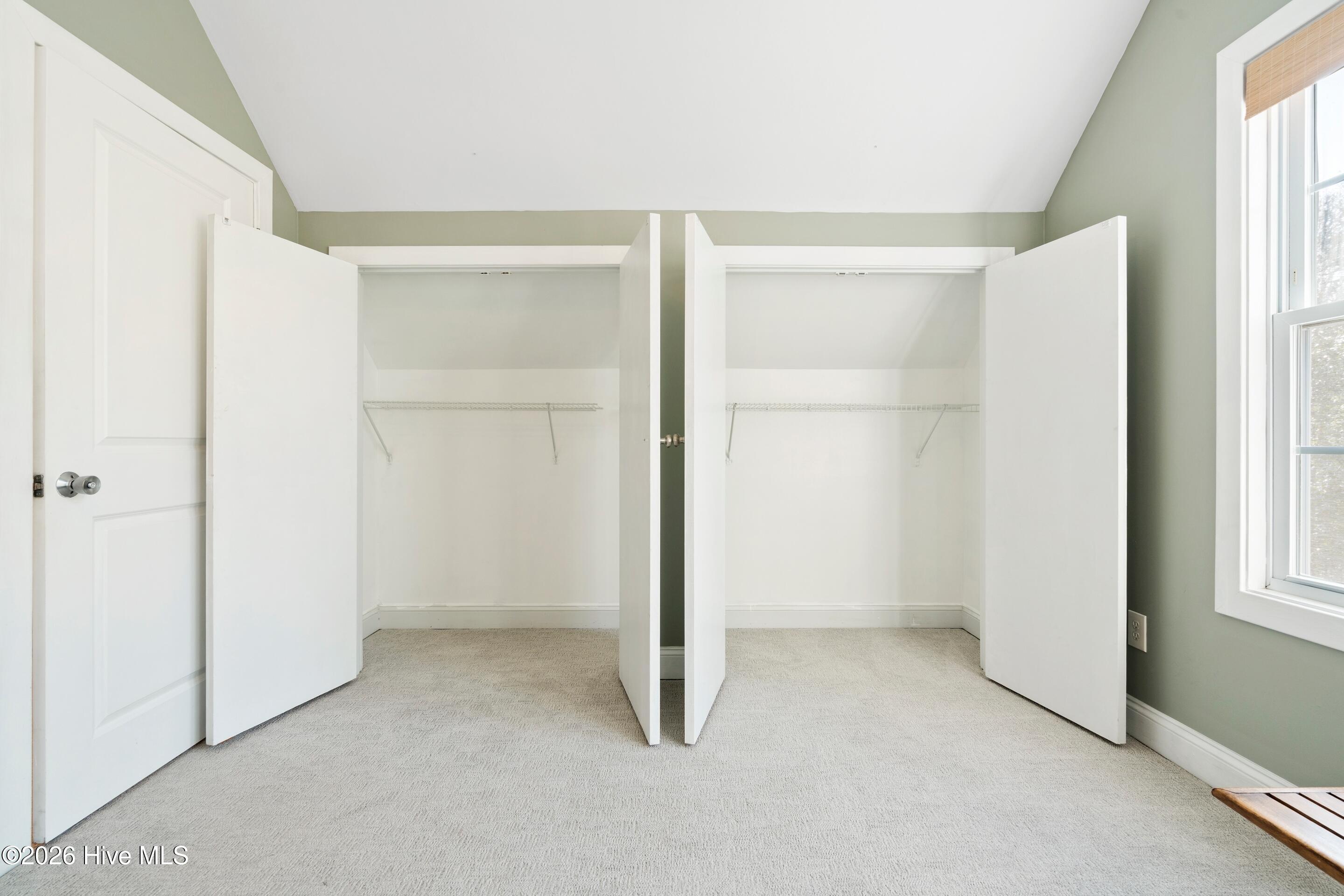 100549187 | Photo 52