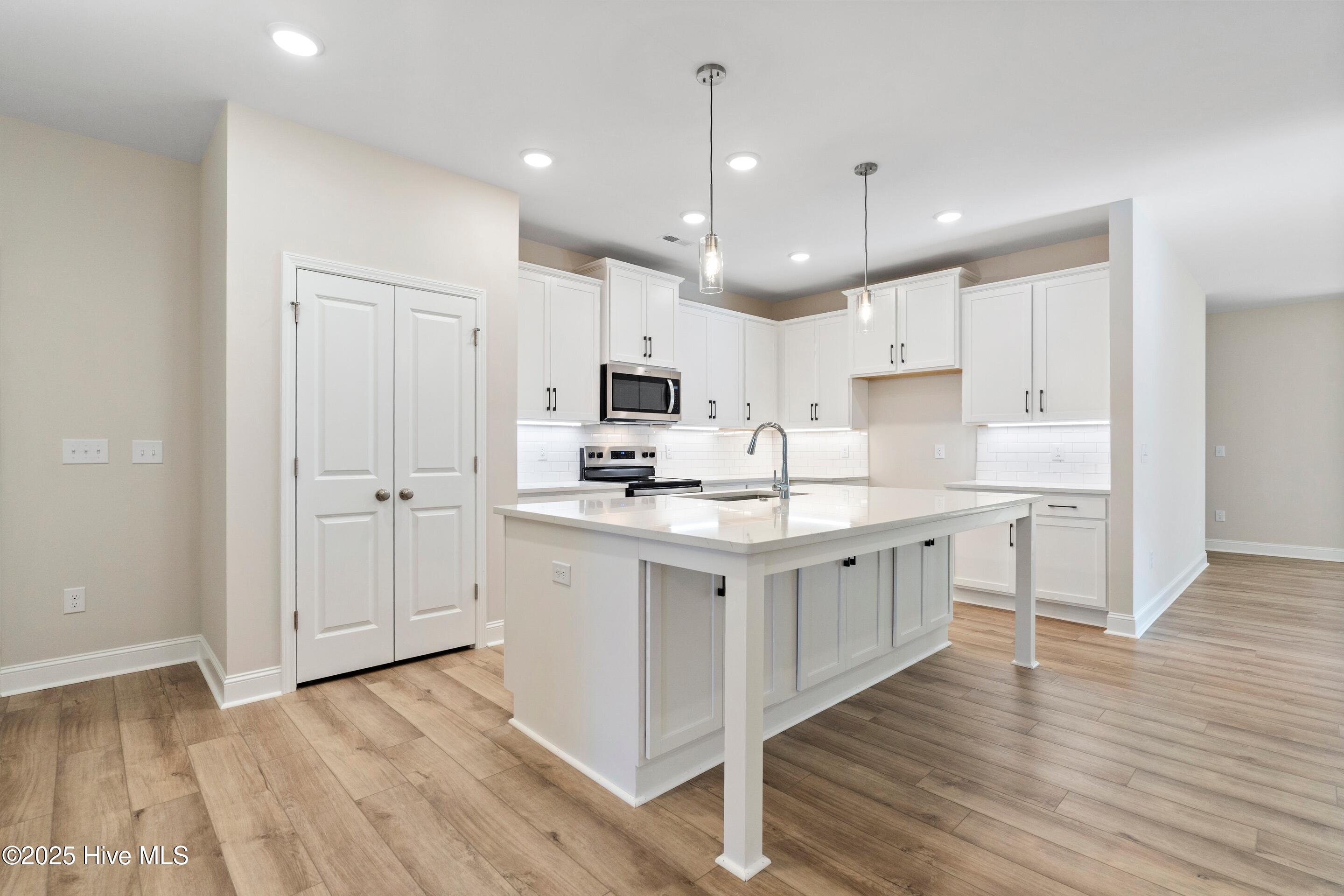 100543354 | Photo 19