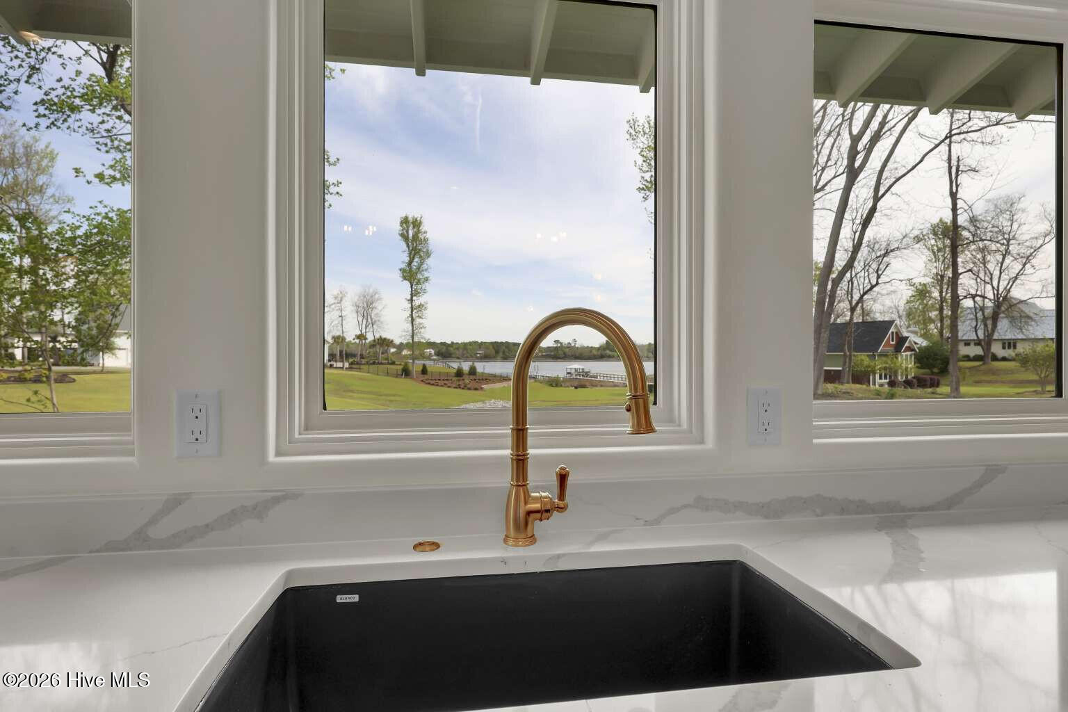 100541892 | Photo 48