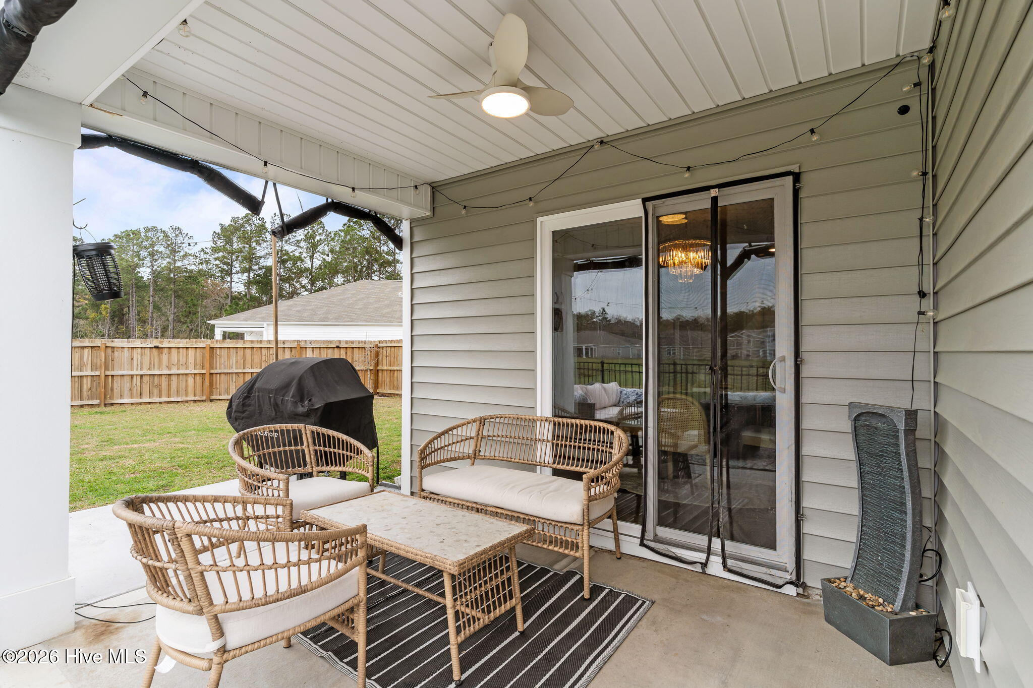 100558929 | Photo 47