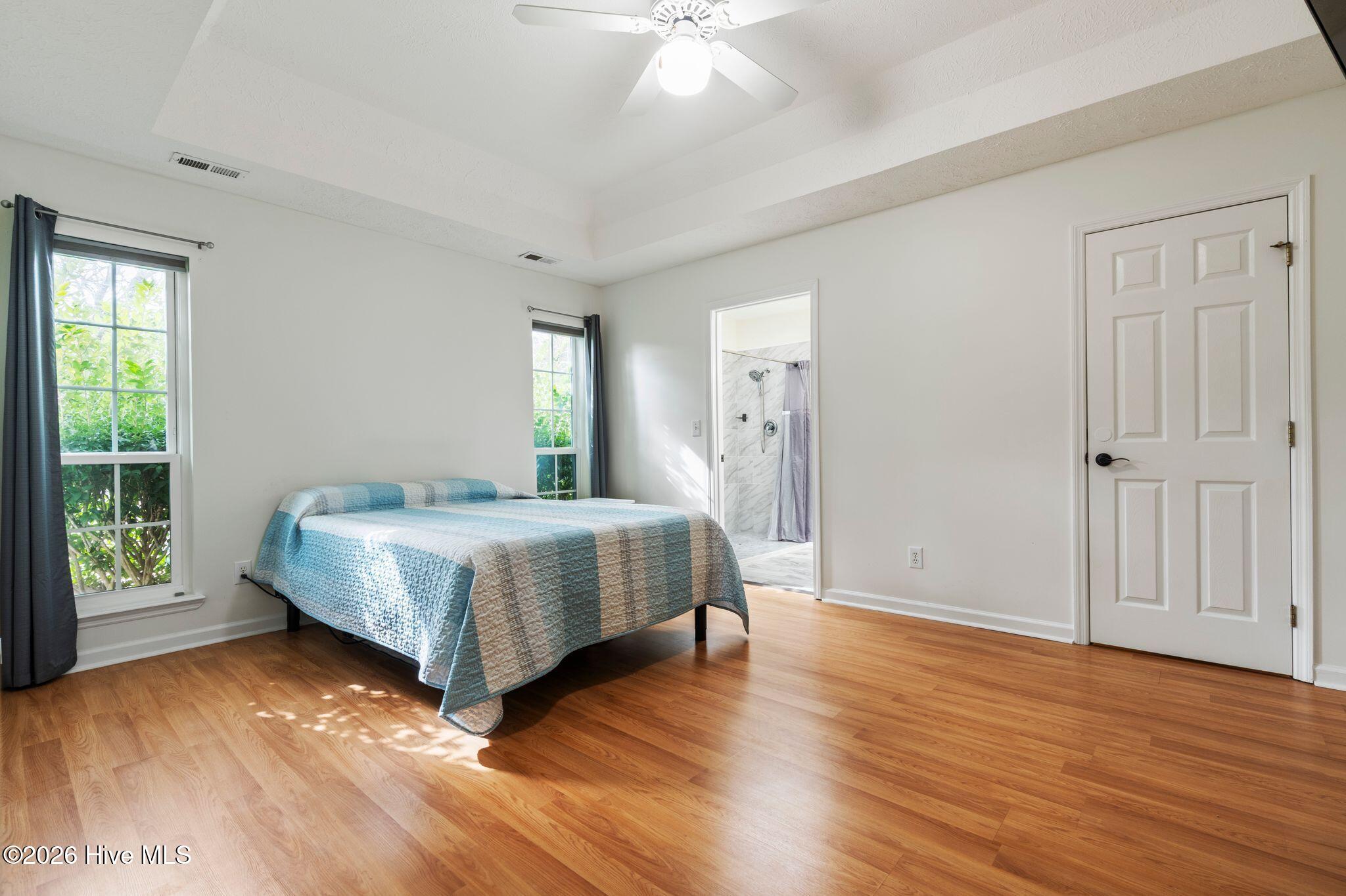 100550579 | Photo 23