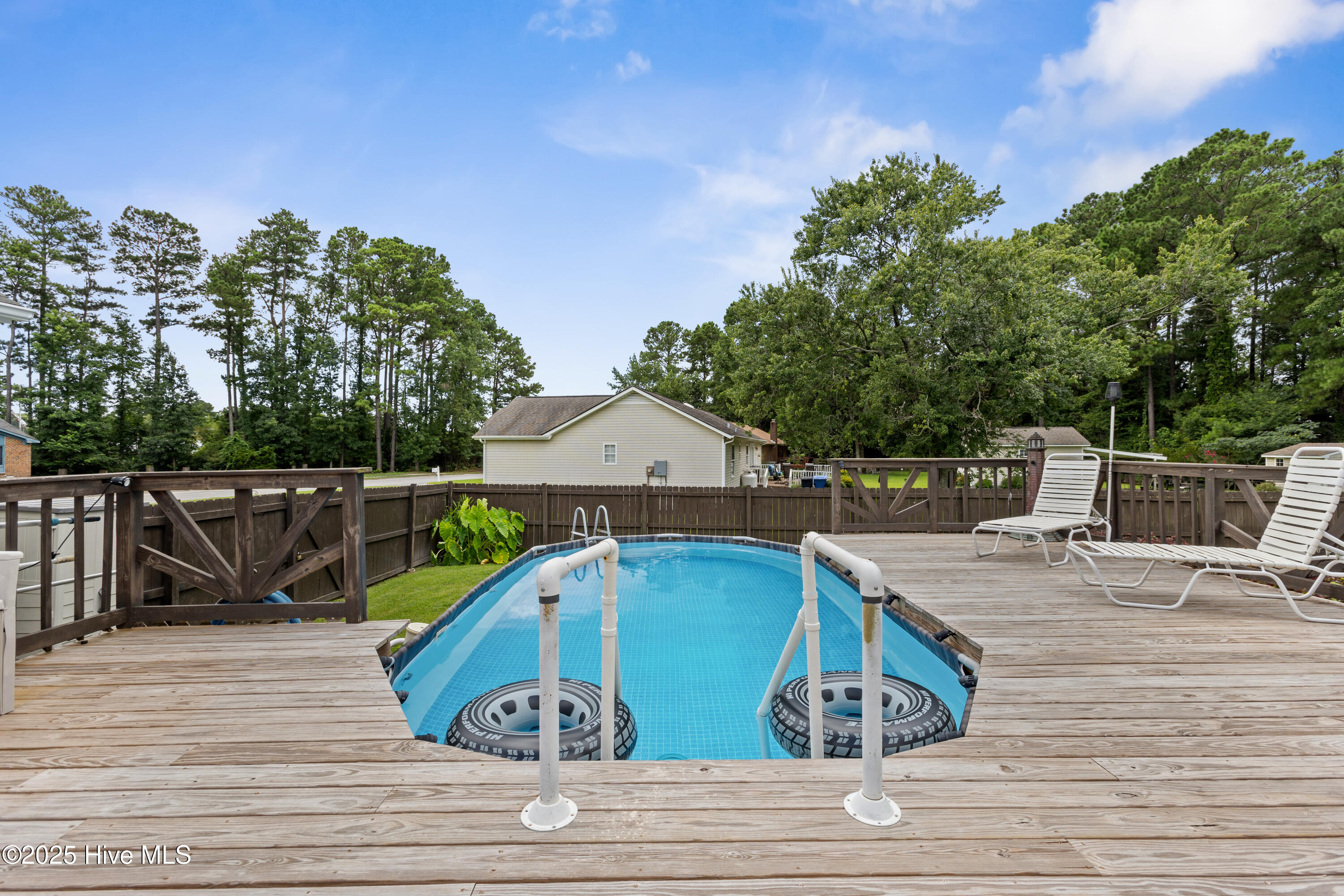 105 University Drive, Jacksonville, NC 28546 – photo 4: Pool