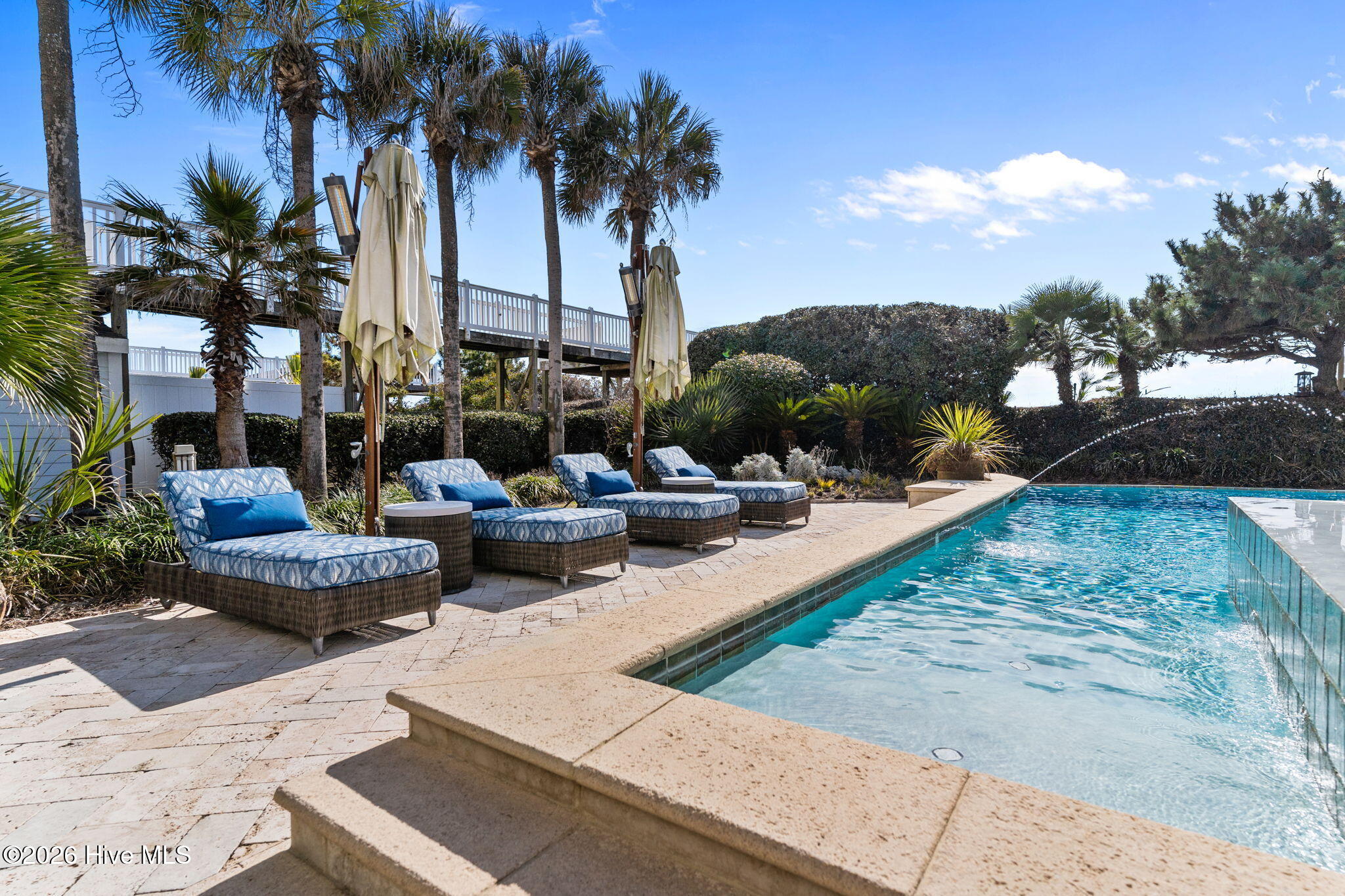 100552689 | Photo 99