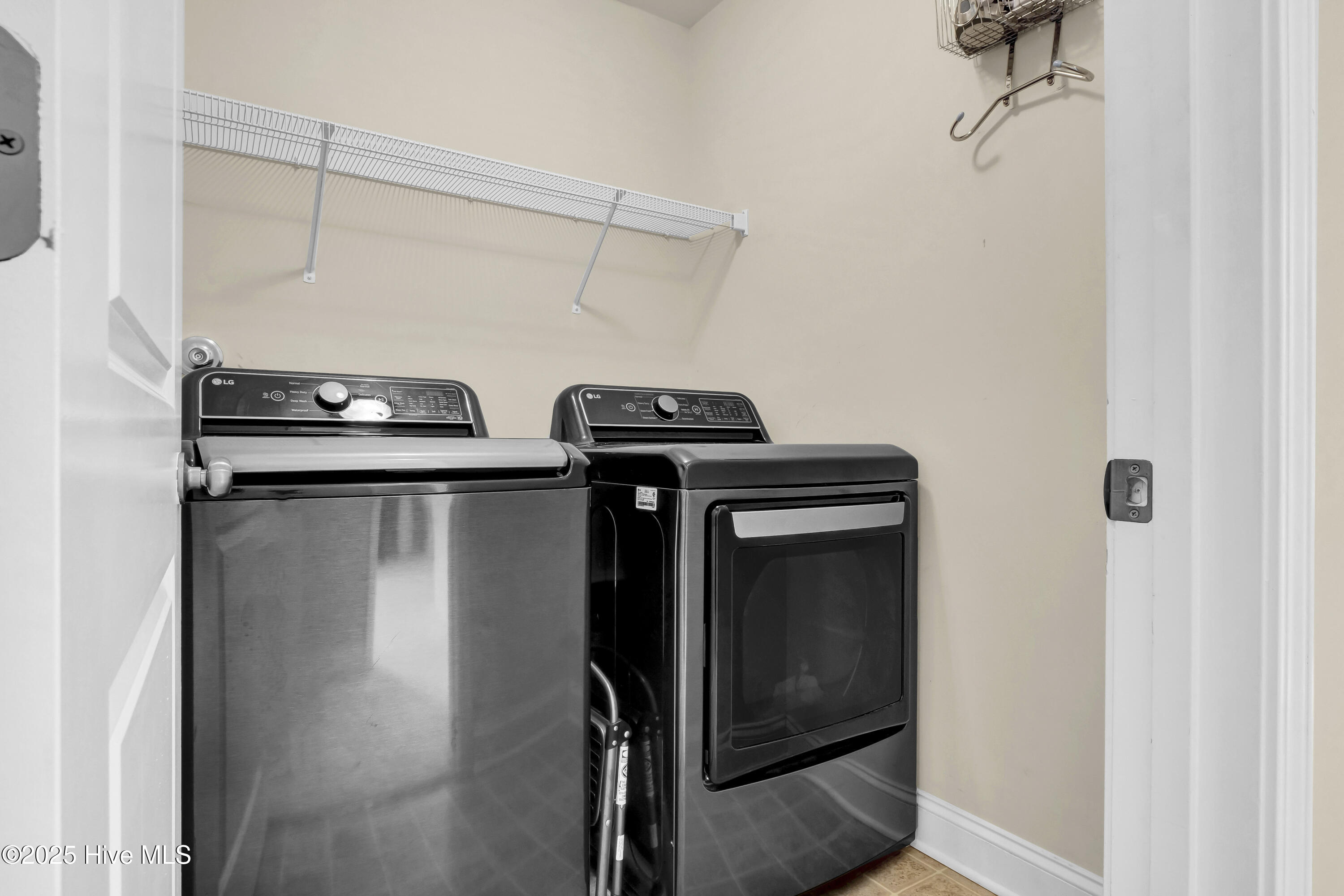 100529141 | Photo 24