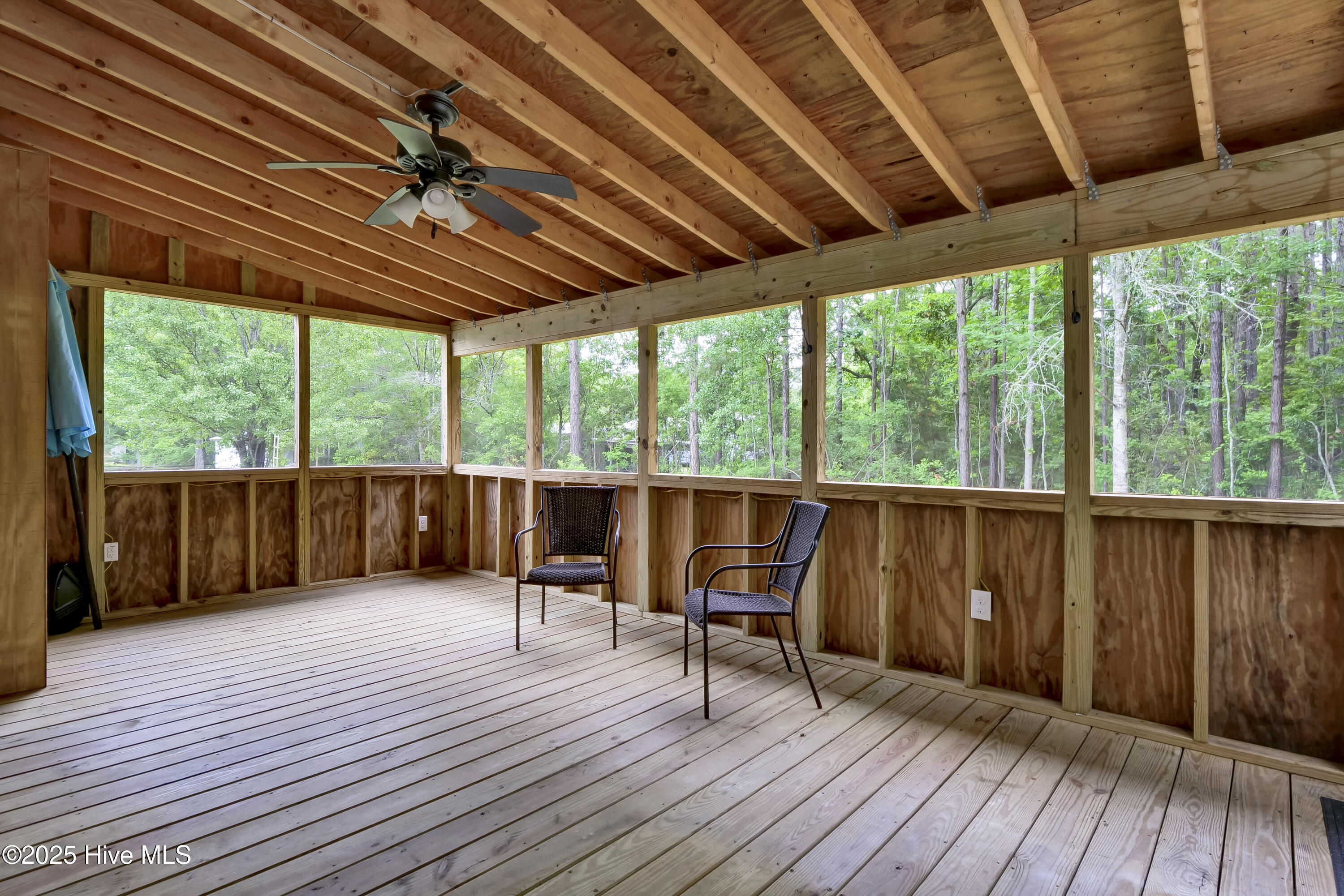 100557833 | Photo 27