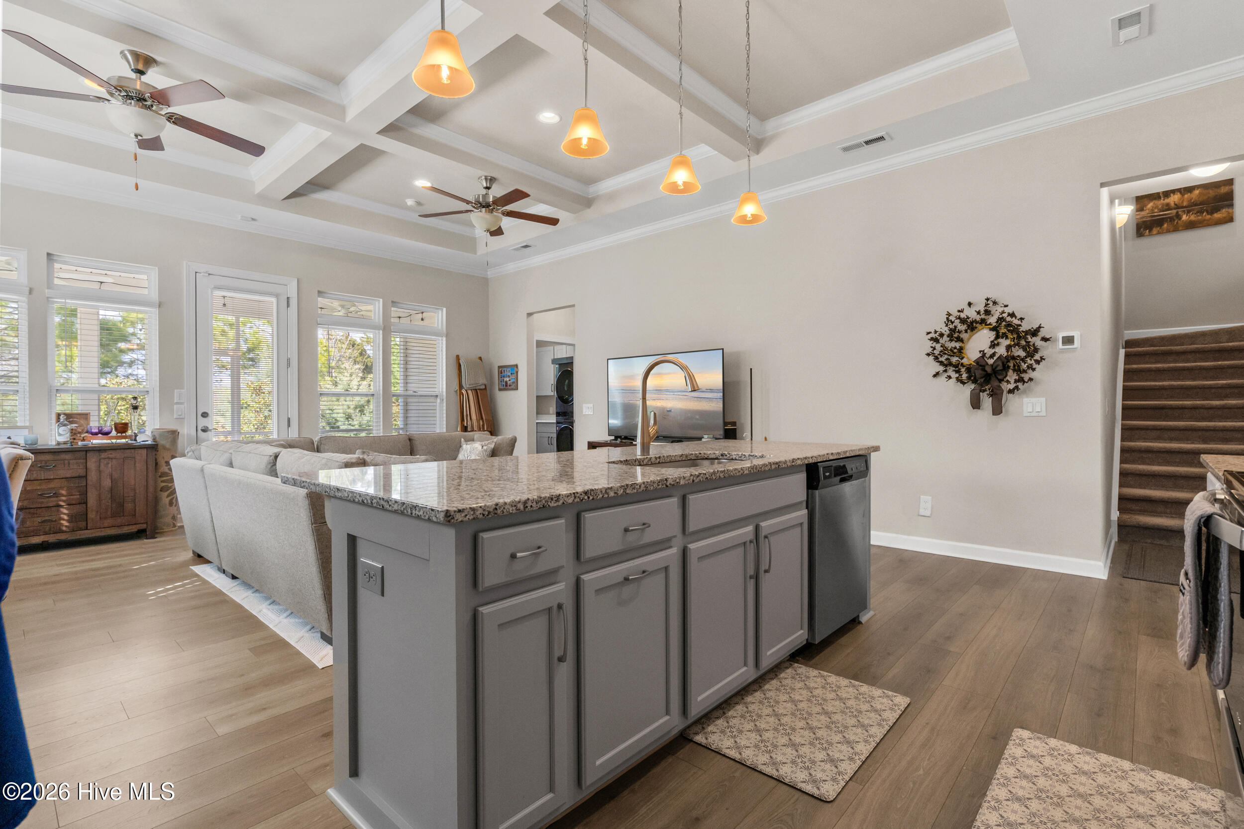 100563305 | Photo 17