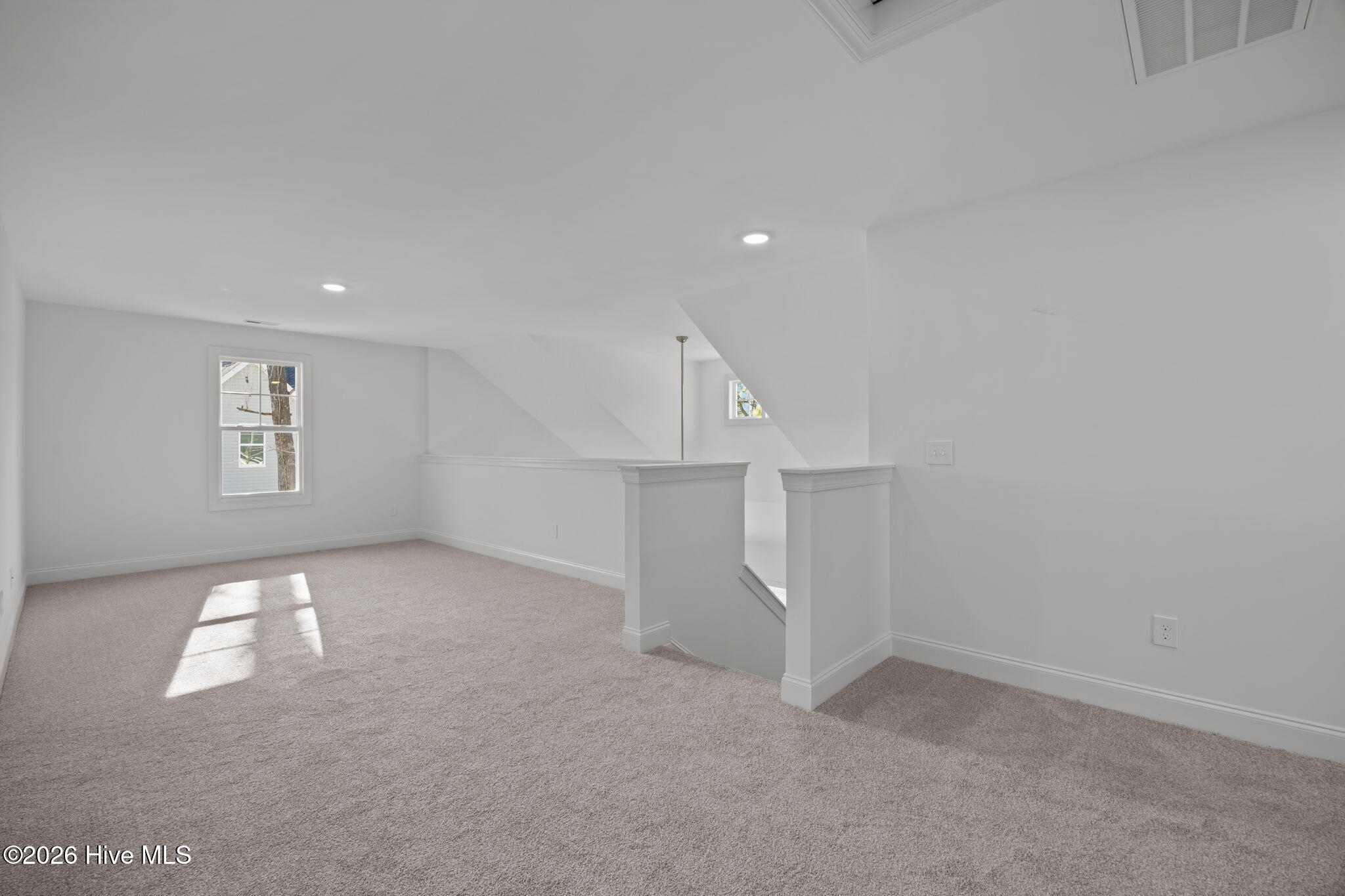 100528574 | Photo 24