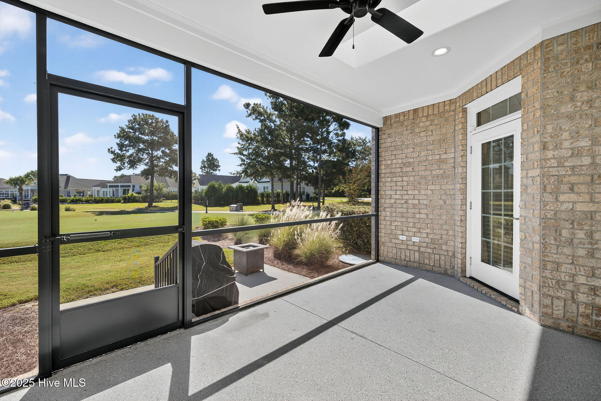 100529139 | Photo 13