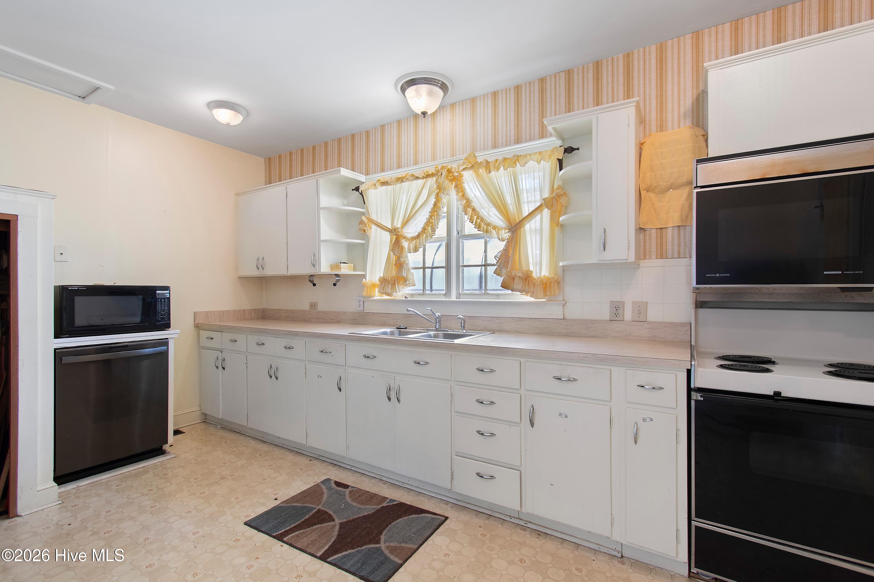 100566206 | Photo 38