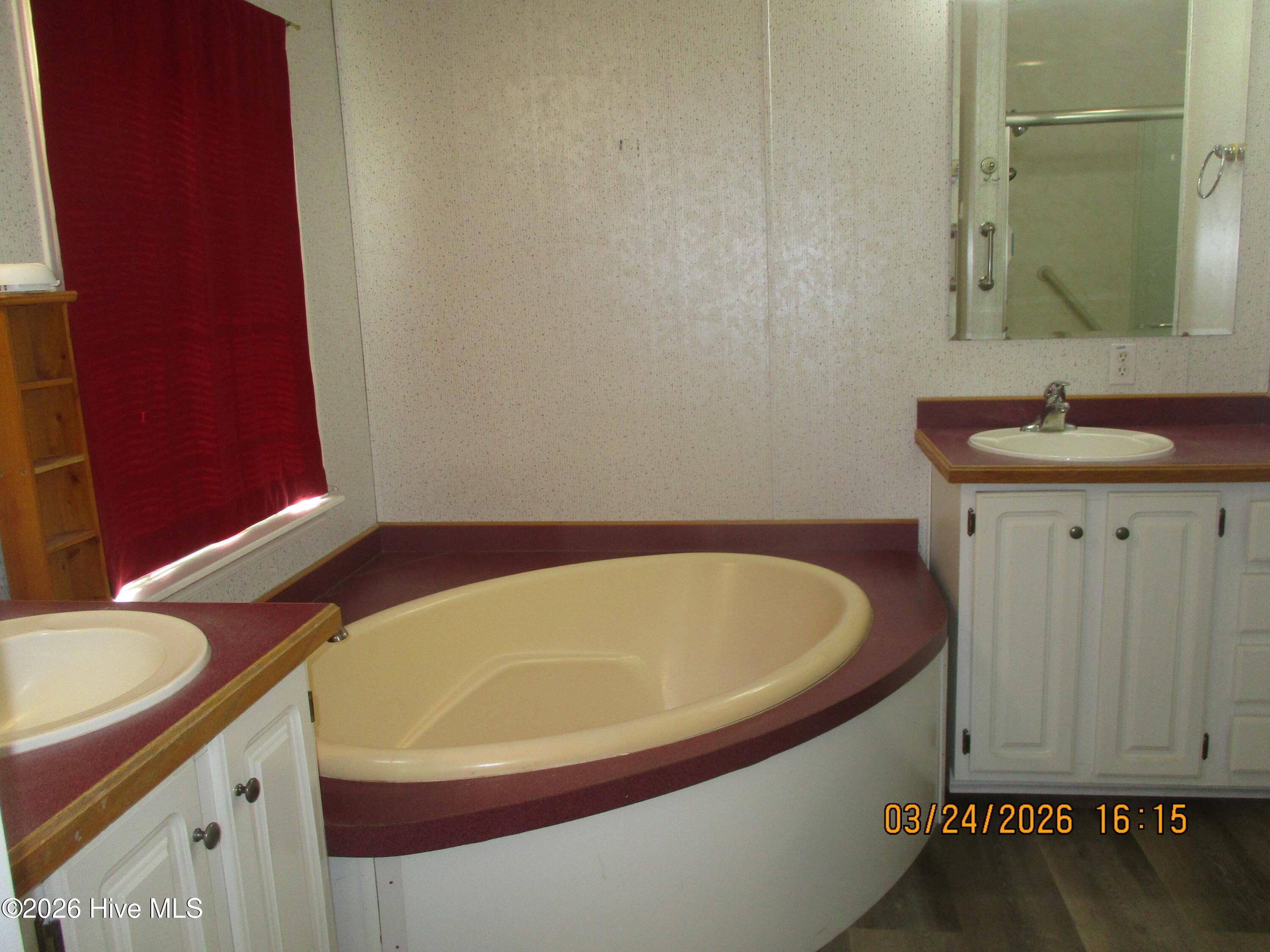 4021 Arch Finch master bath3-1