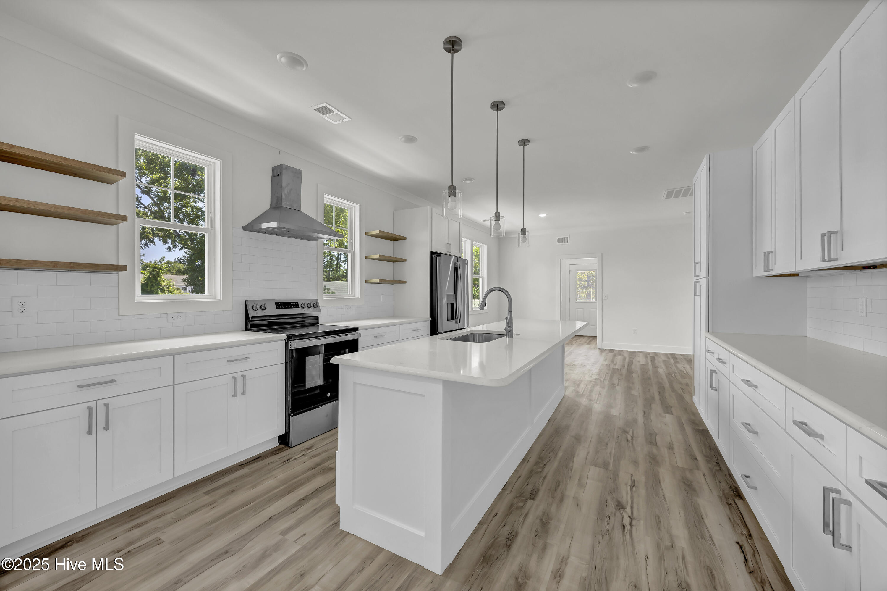 100509344 | Photo 12