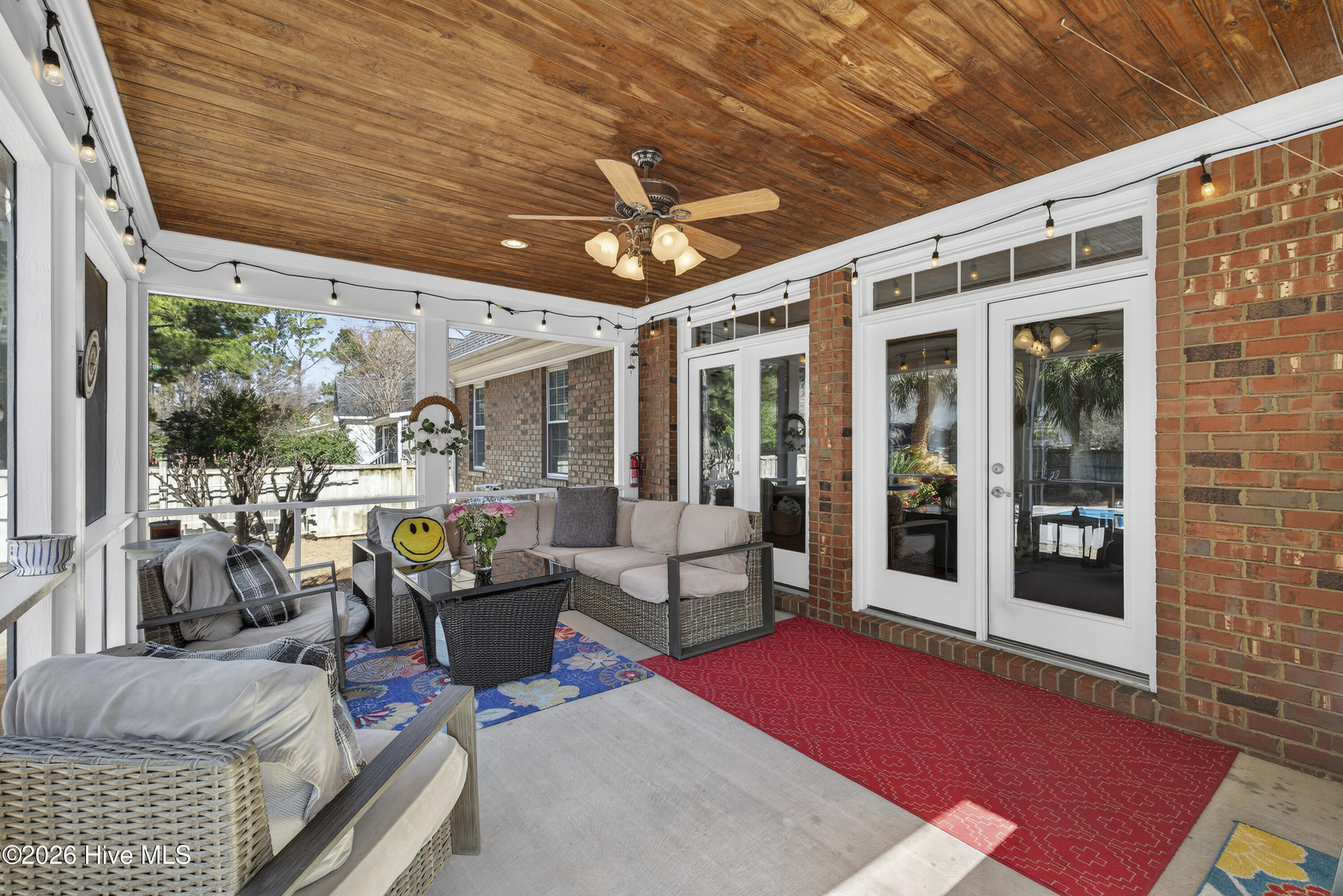 100557887 | Photo 71