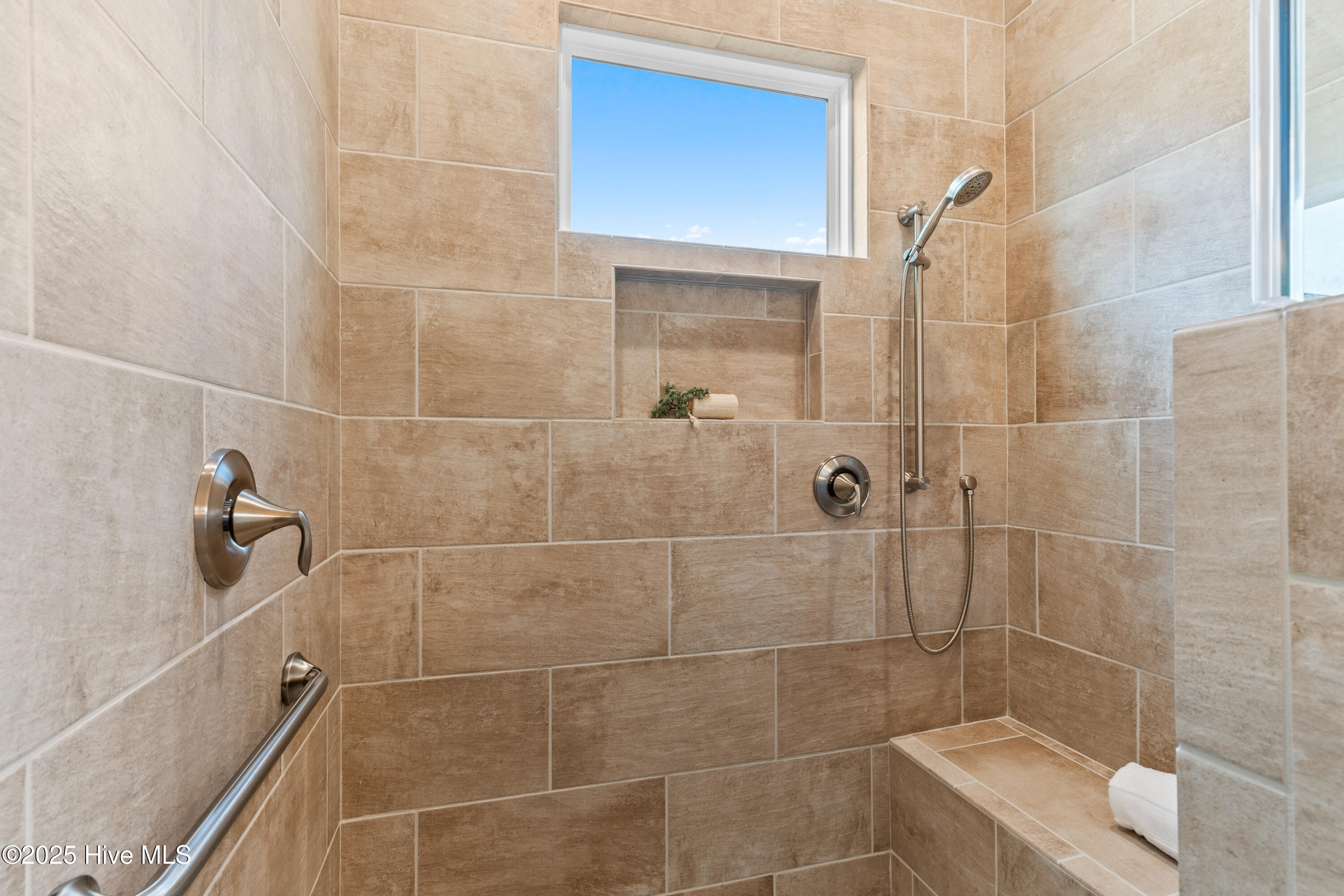 100524030 | Photo 37