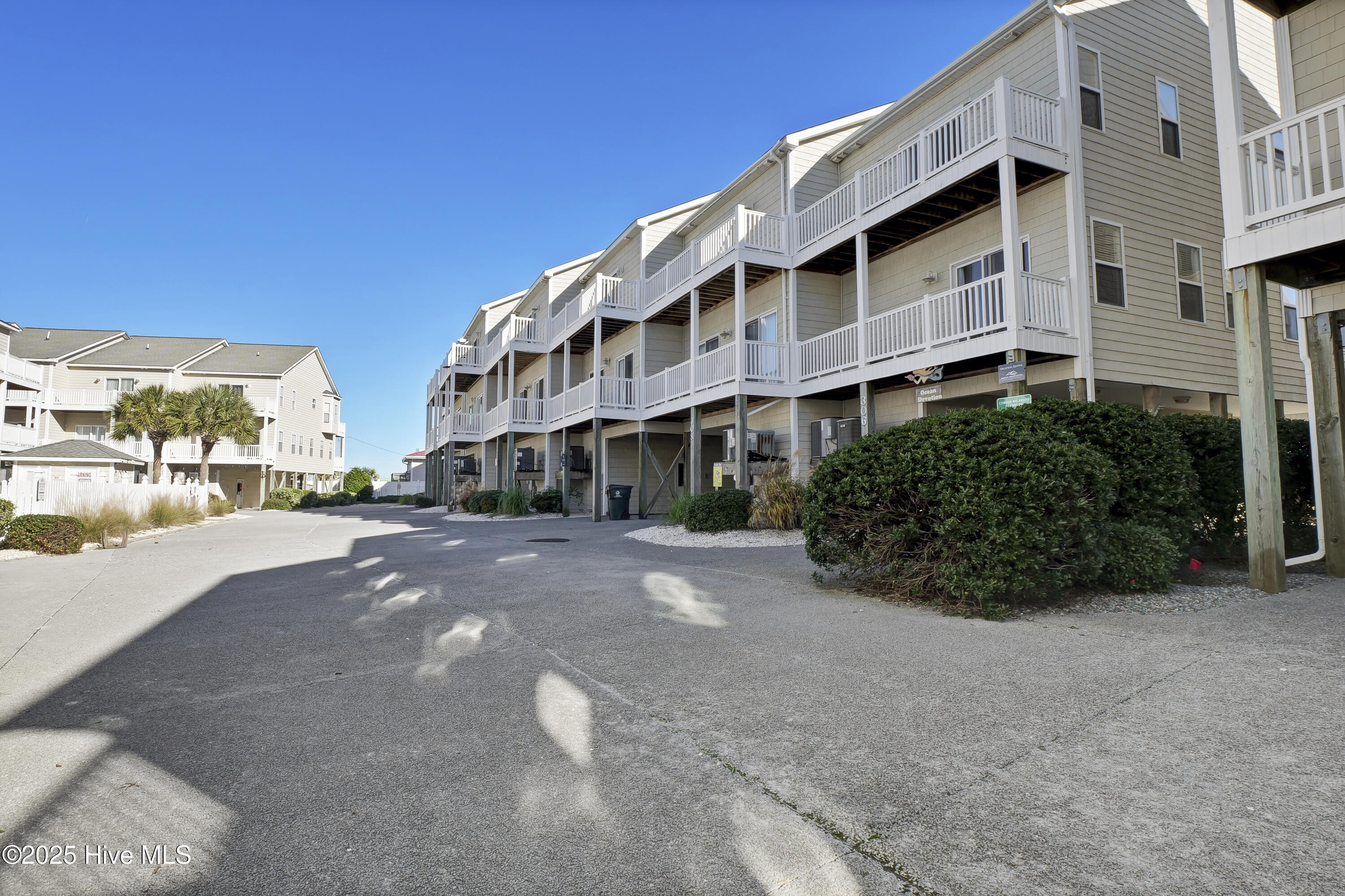 100535272 | Photo 13