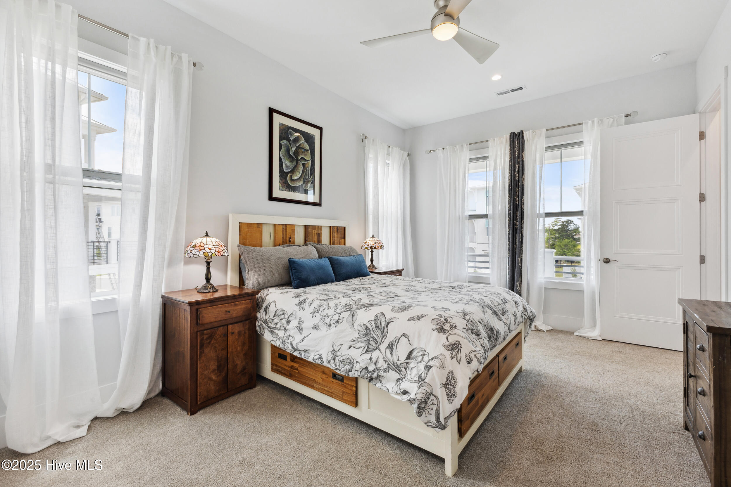 100553970 | Photo 27