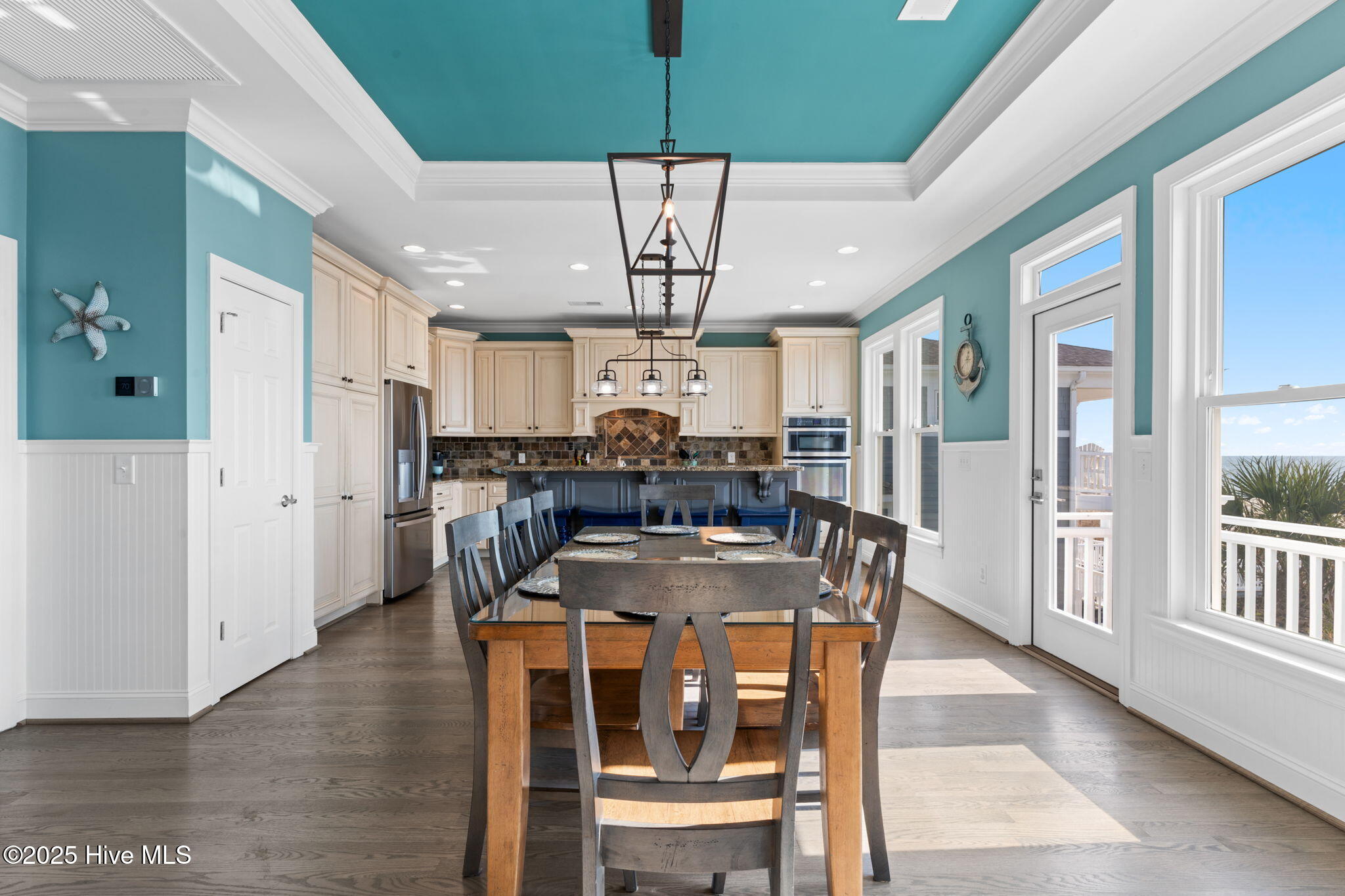 100542576 | Photo 16