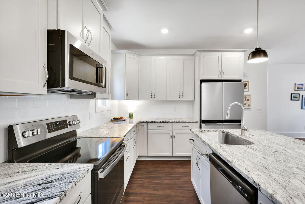 100549849 | Photo 17