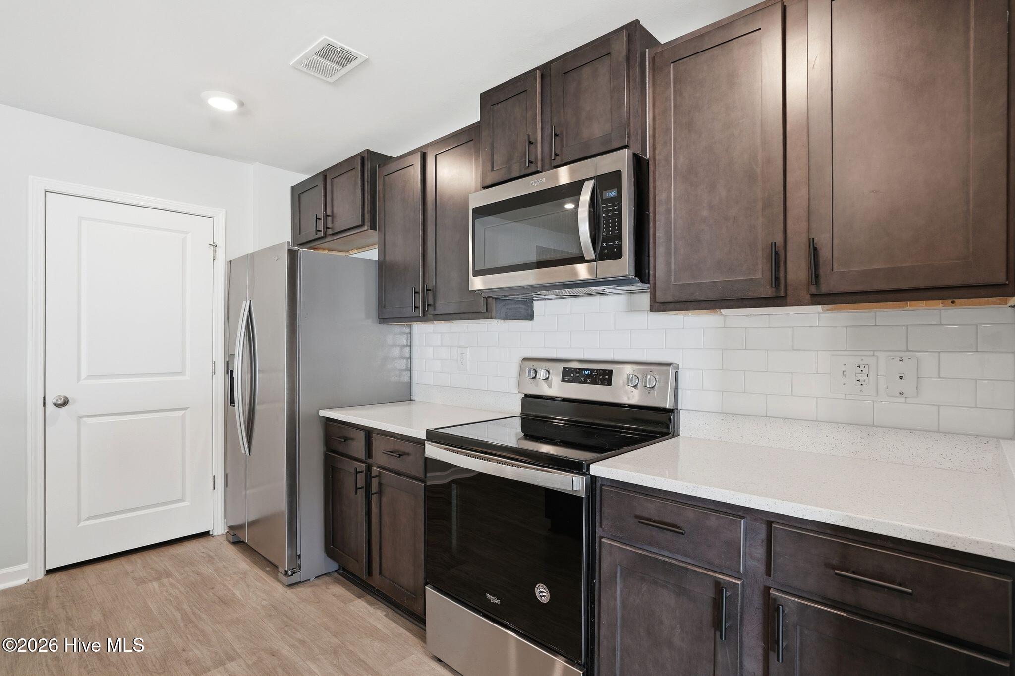 100558624 | Photo 26